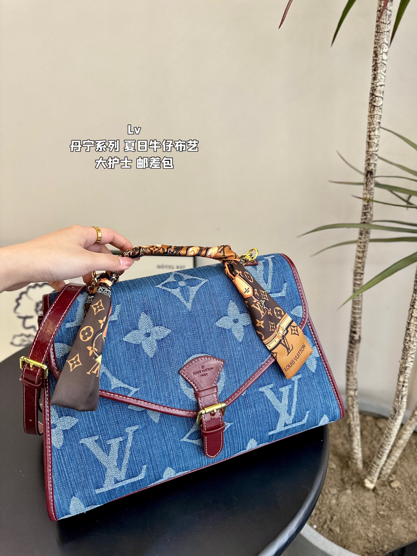Lv Messenger bag