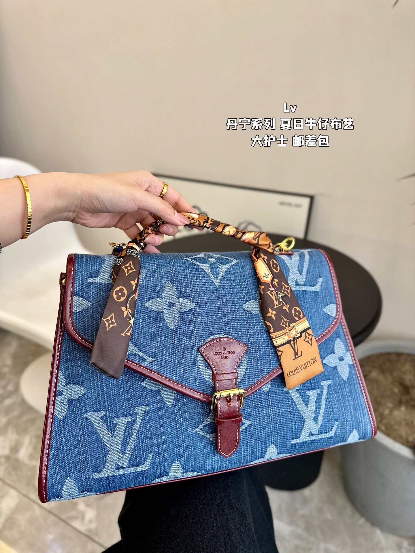 Lv Messenger bag