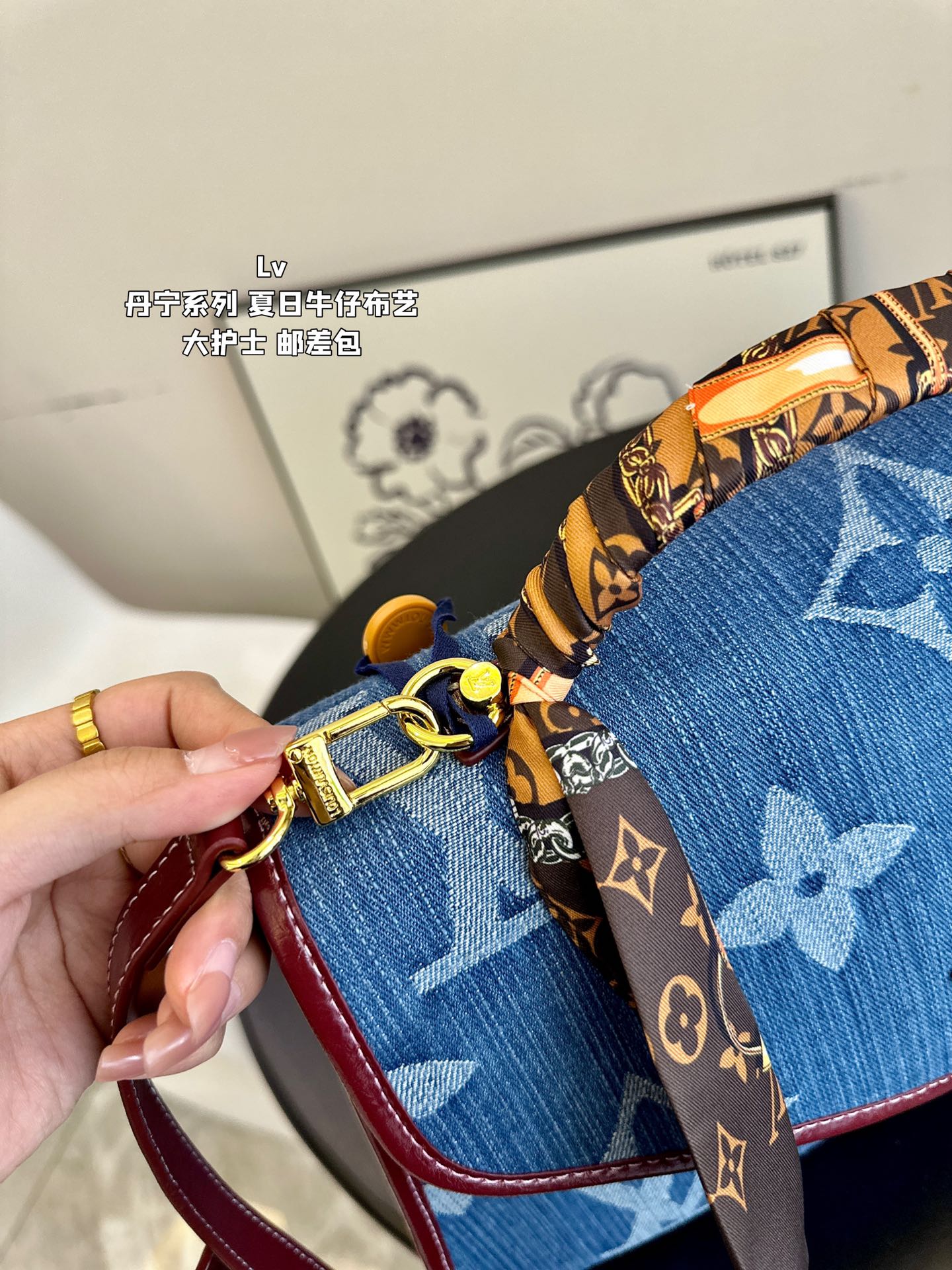 Lv Messenger bag