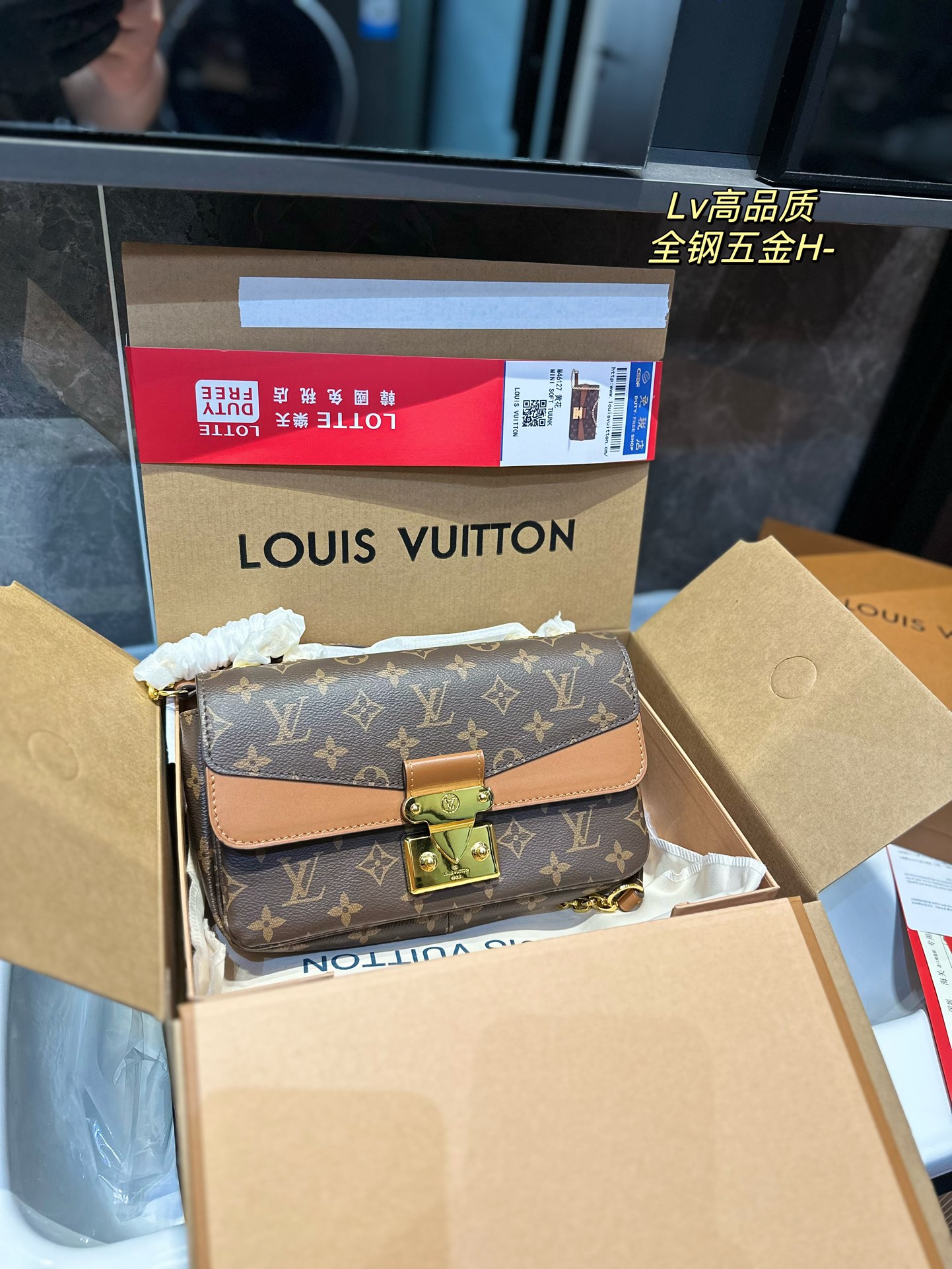 LV new Pochette Metis