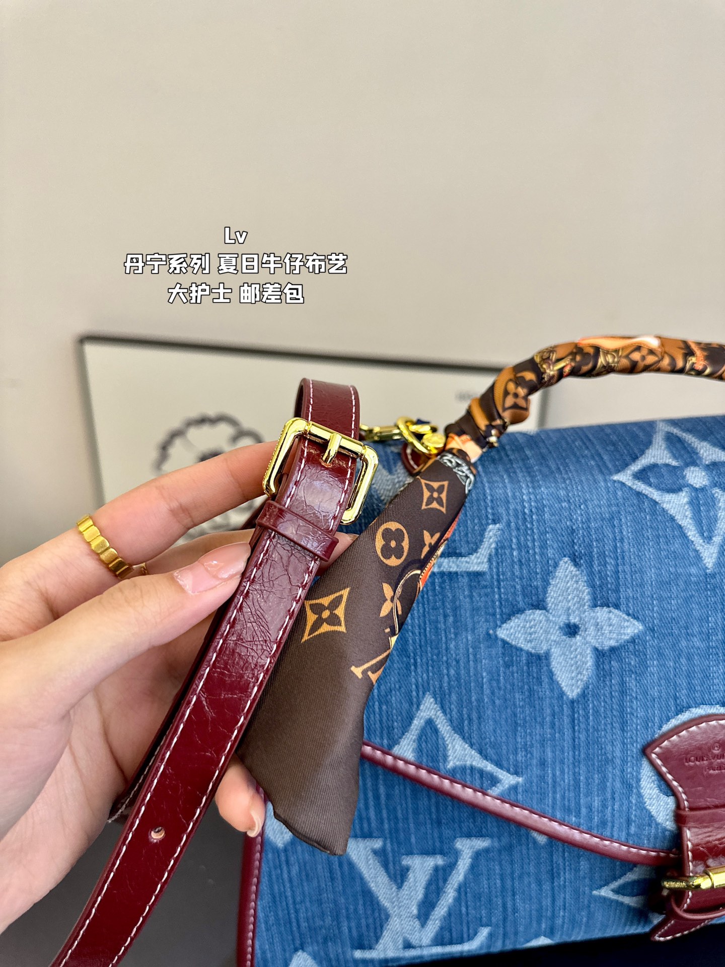 Lv Messenger bag
