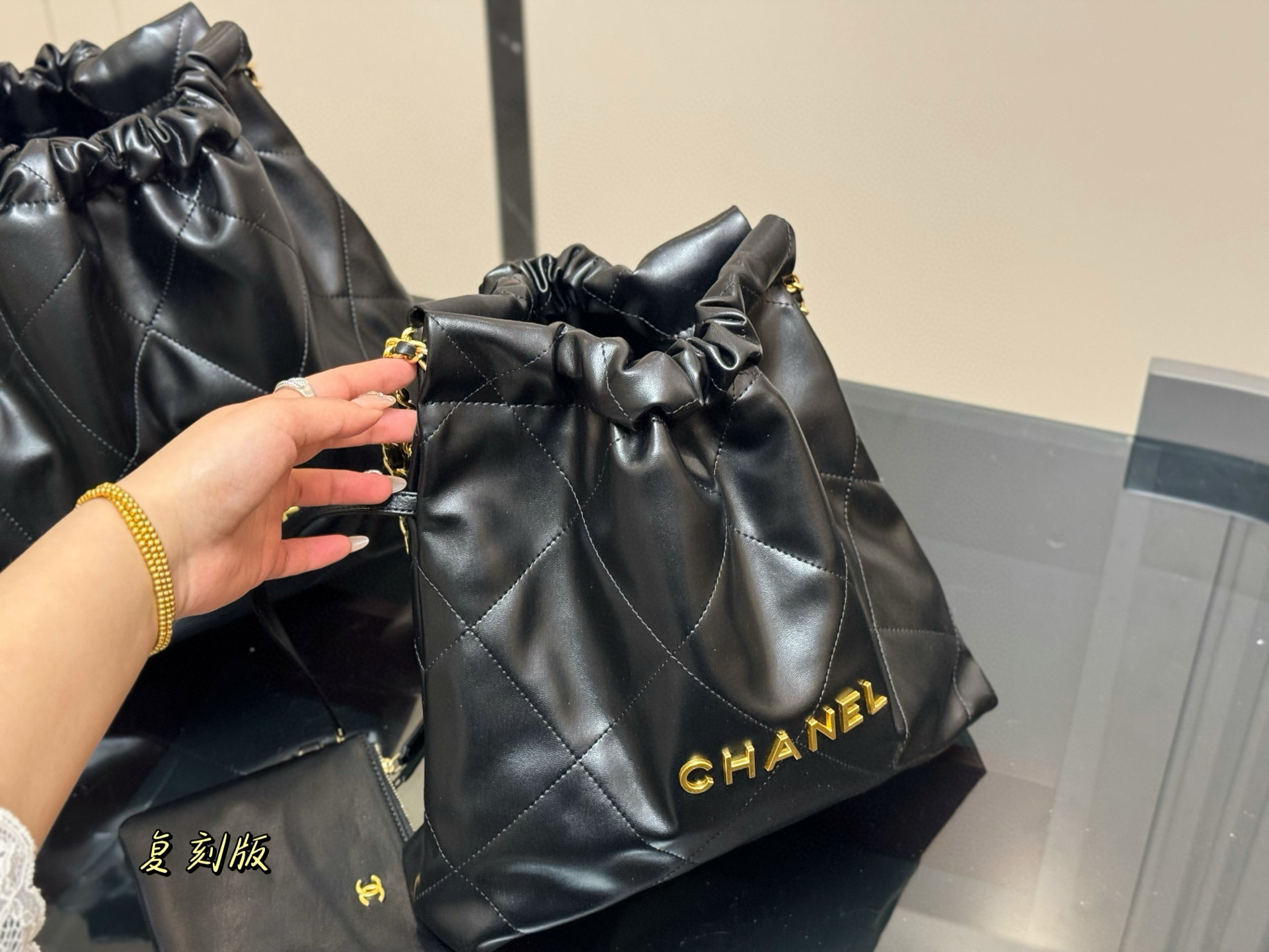 chanel 22 bag golden hareware