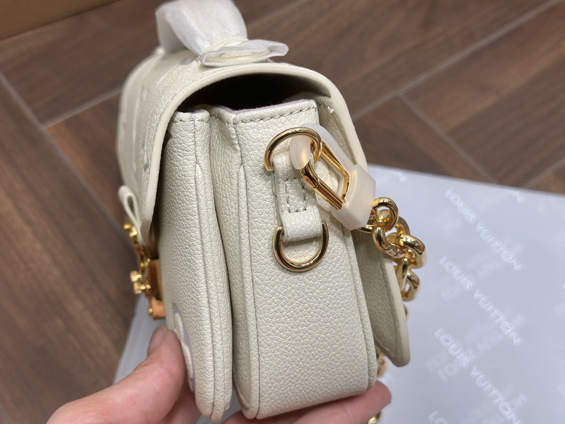 LV Pochette Metis