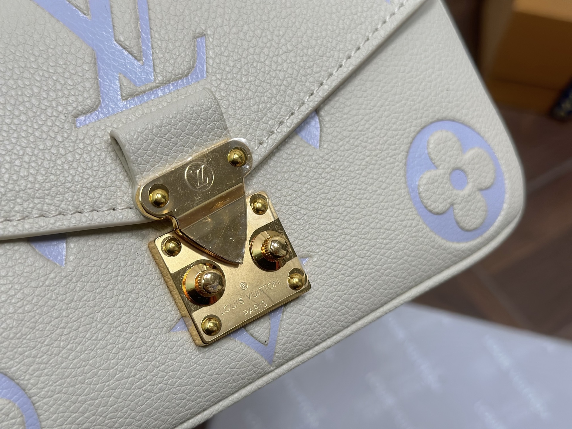 LV Pochette Metis