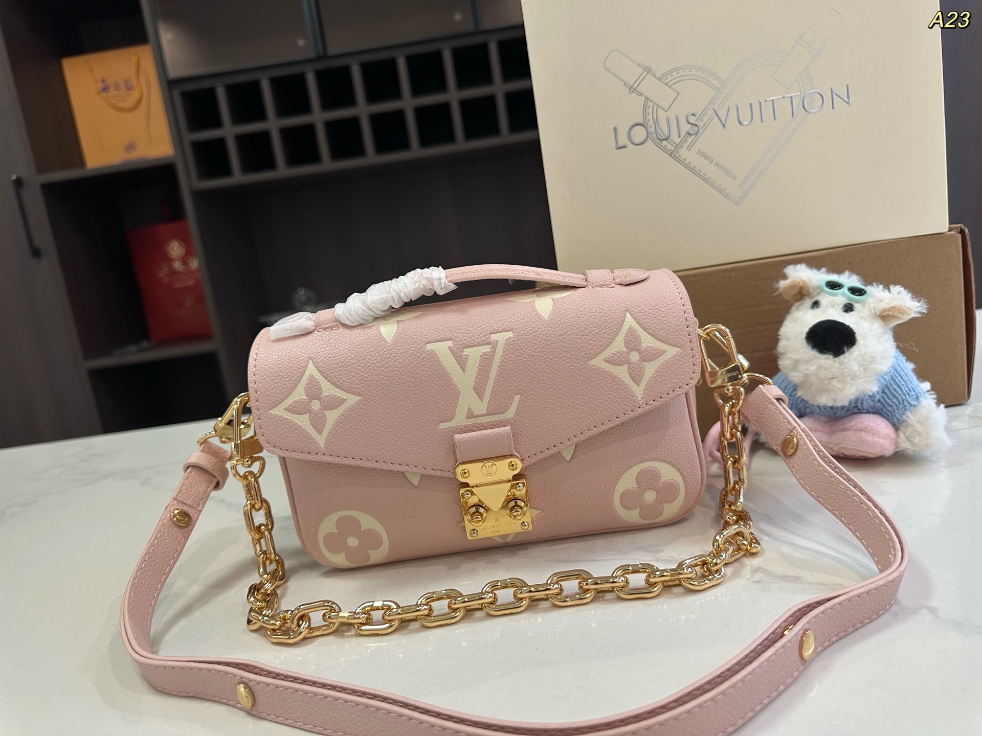 LV Pochette Metis
