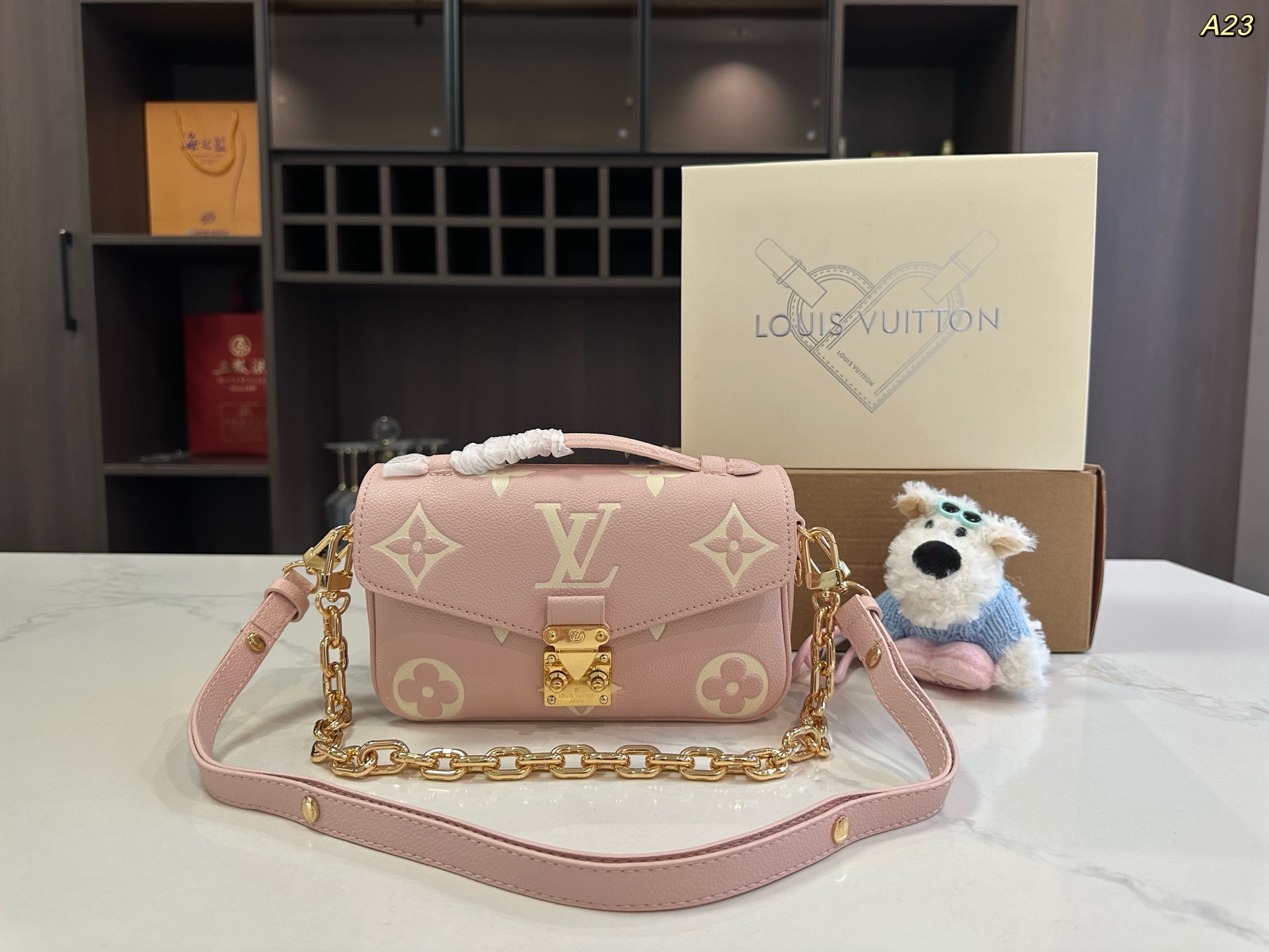 LV Pochette Metis