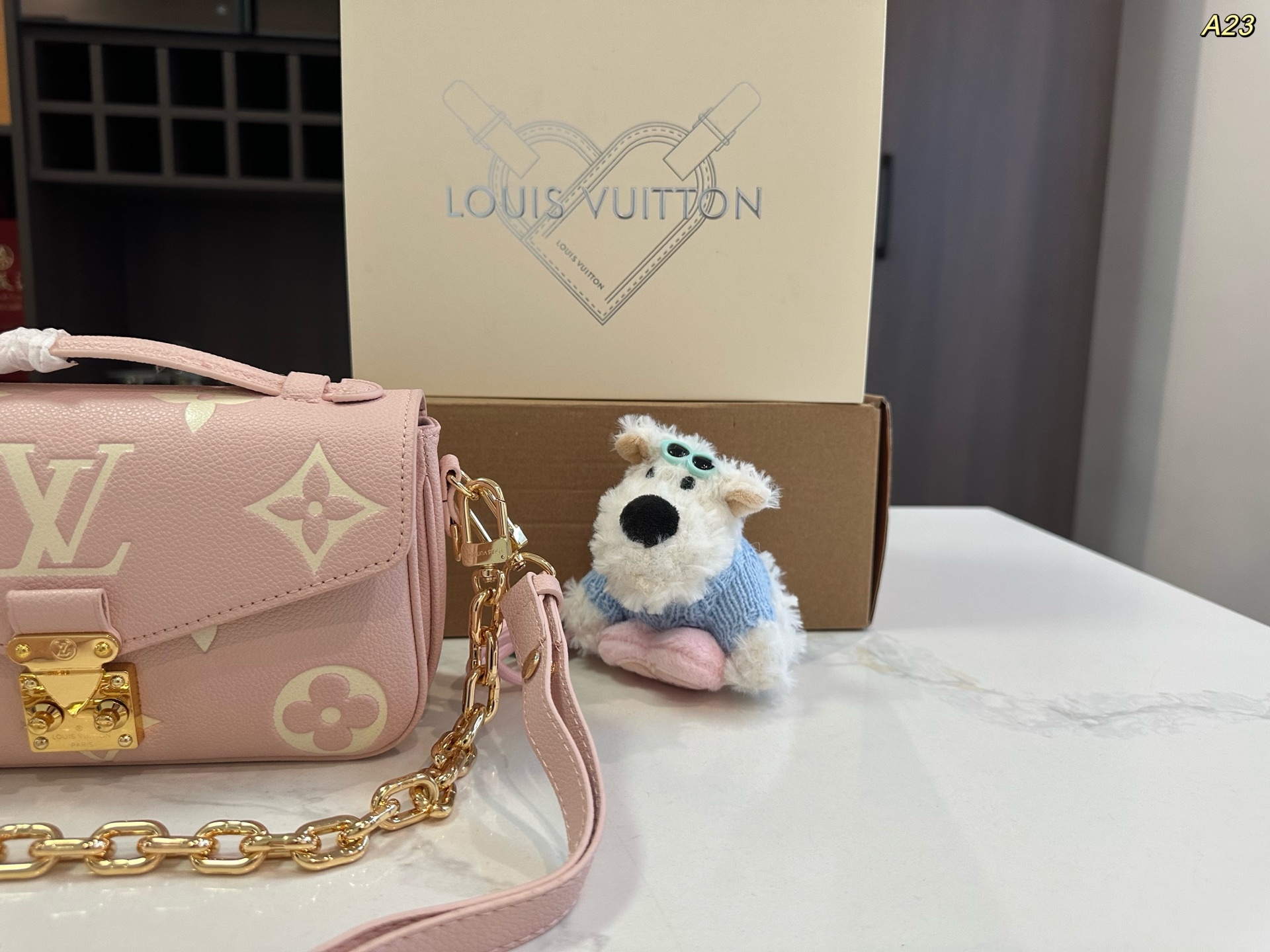 LV Pochette Metis