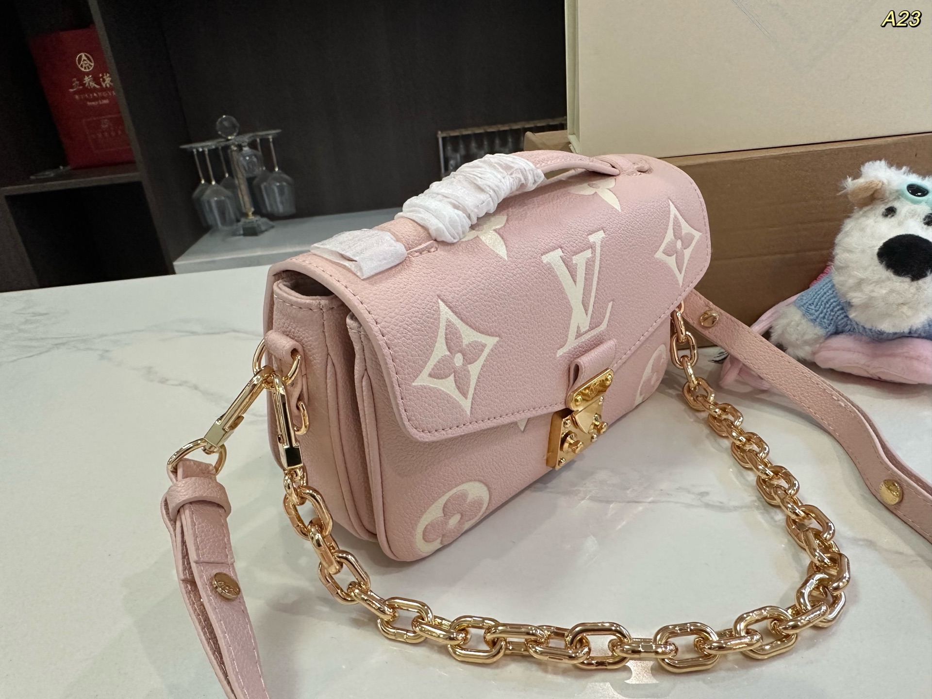 LV Pochette Metis
