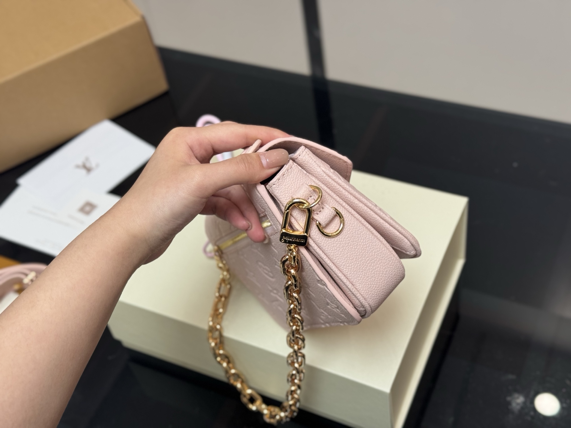 LV Pochette  East west