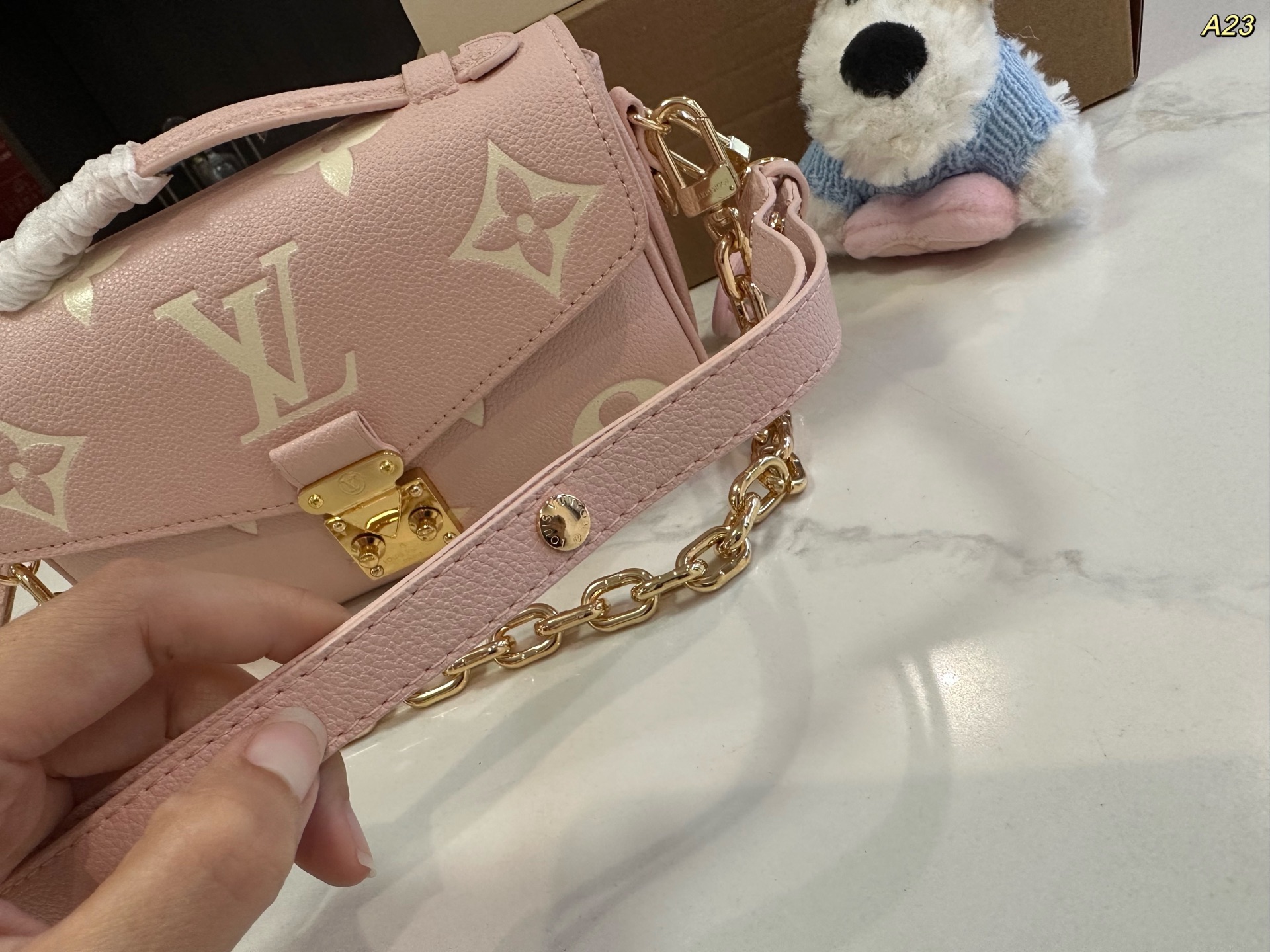 LV Pochette Metis