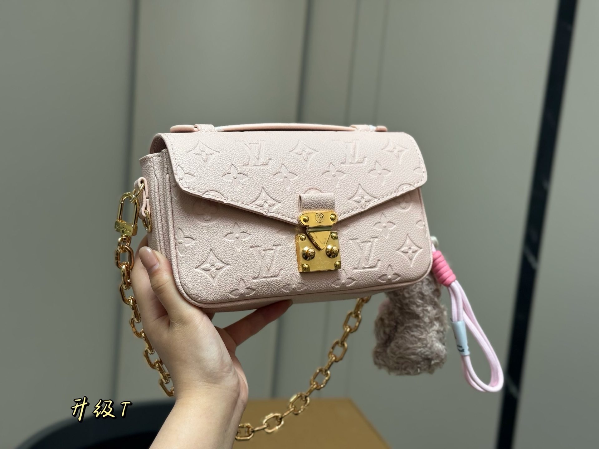 LV Pochette  East west