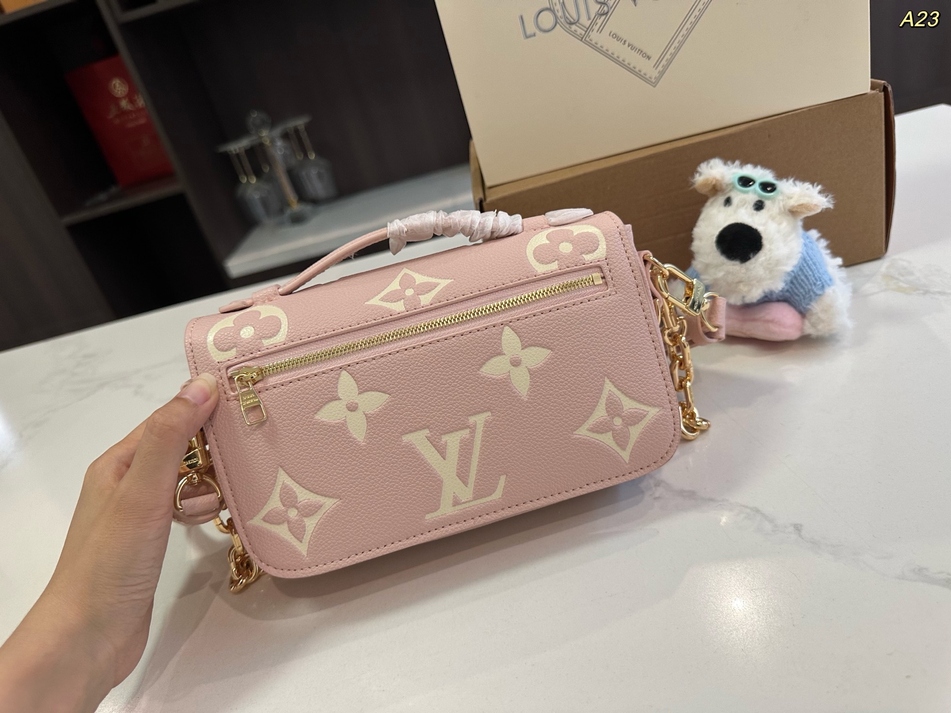LV Pochette Metis