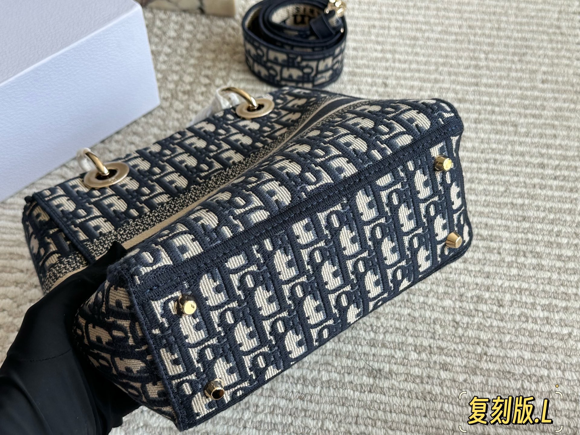 Embroidered Princess bag