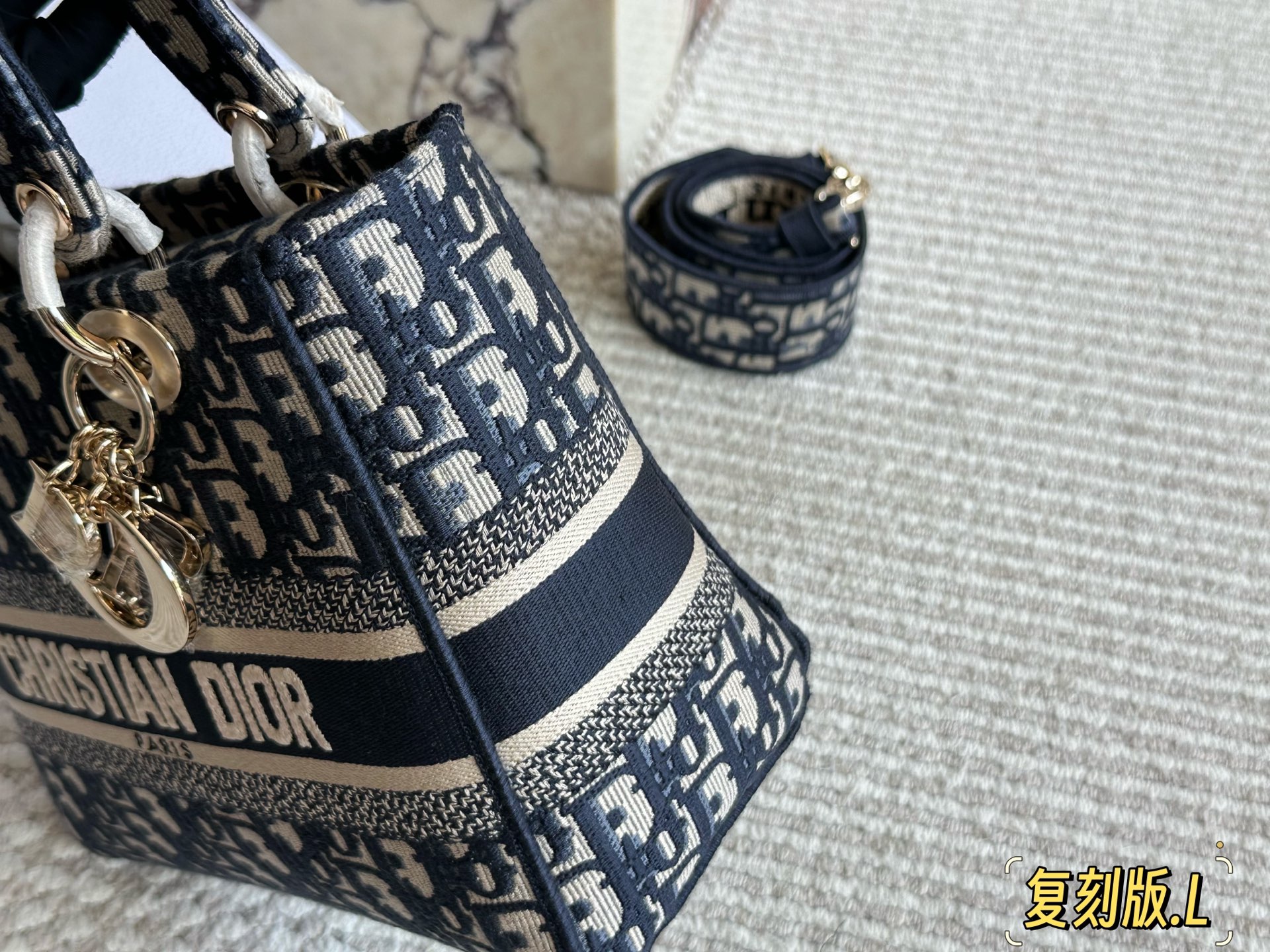 Embroidered Princess bag