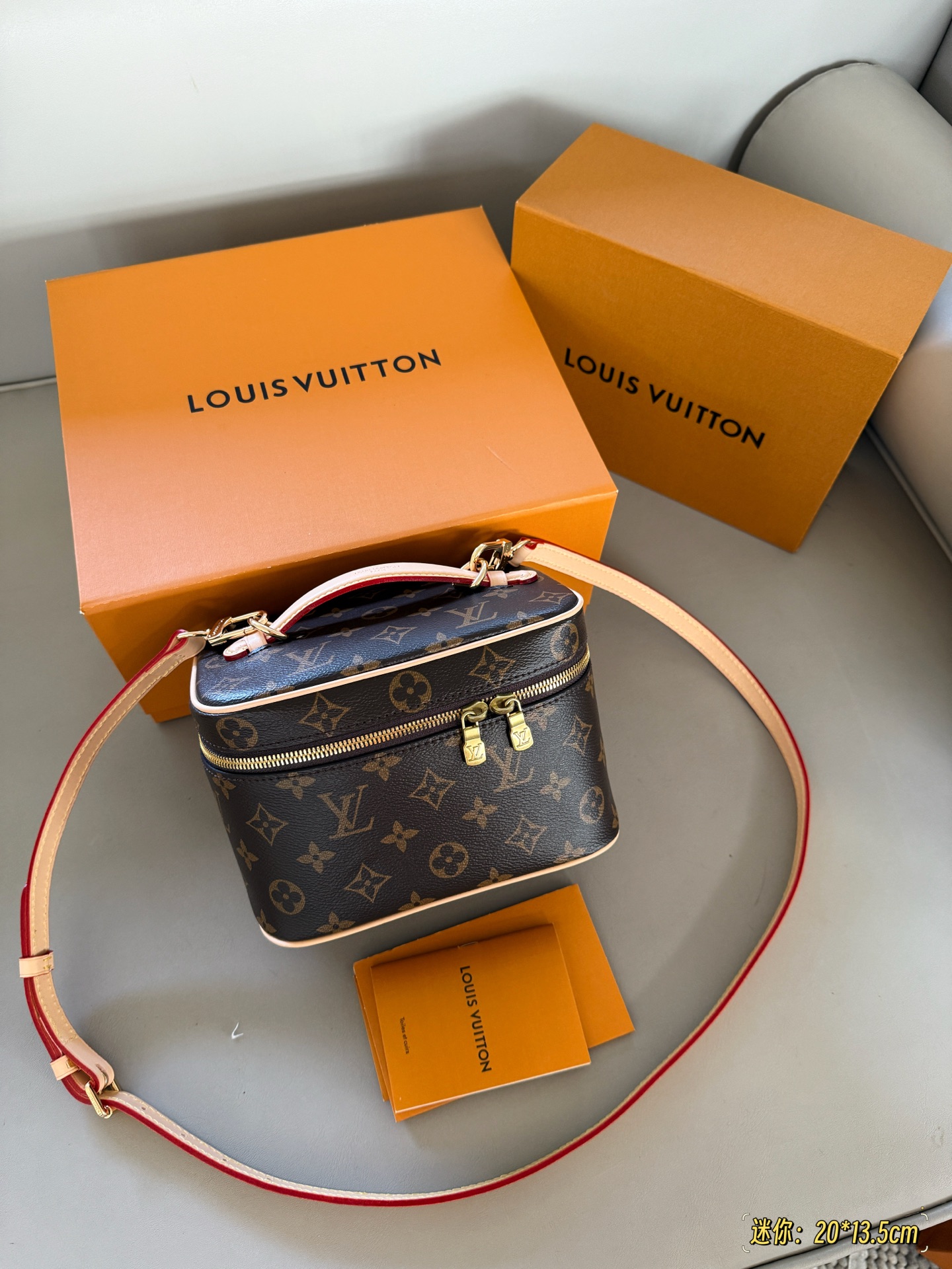 lv vanity mini
