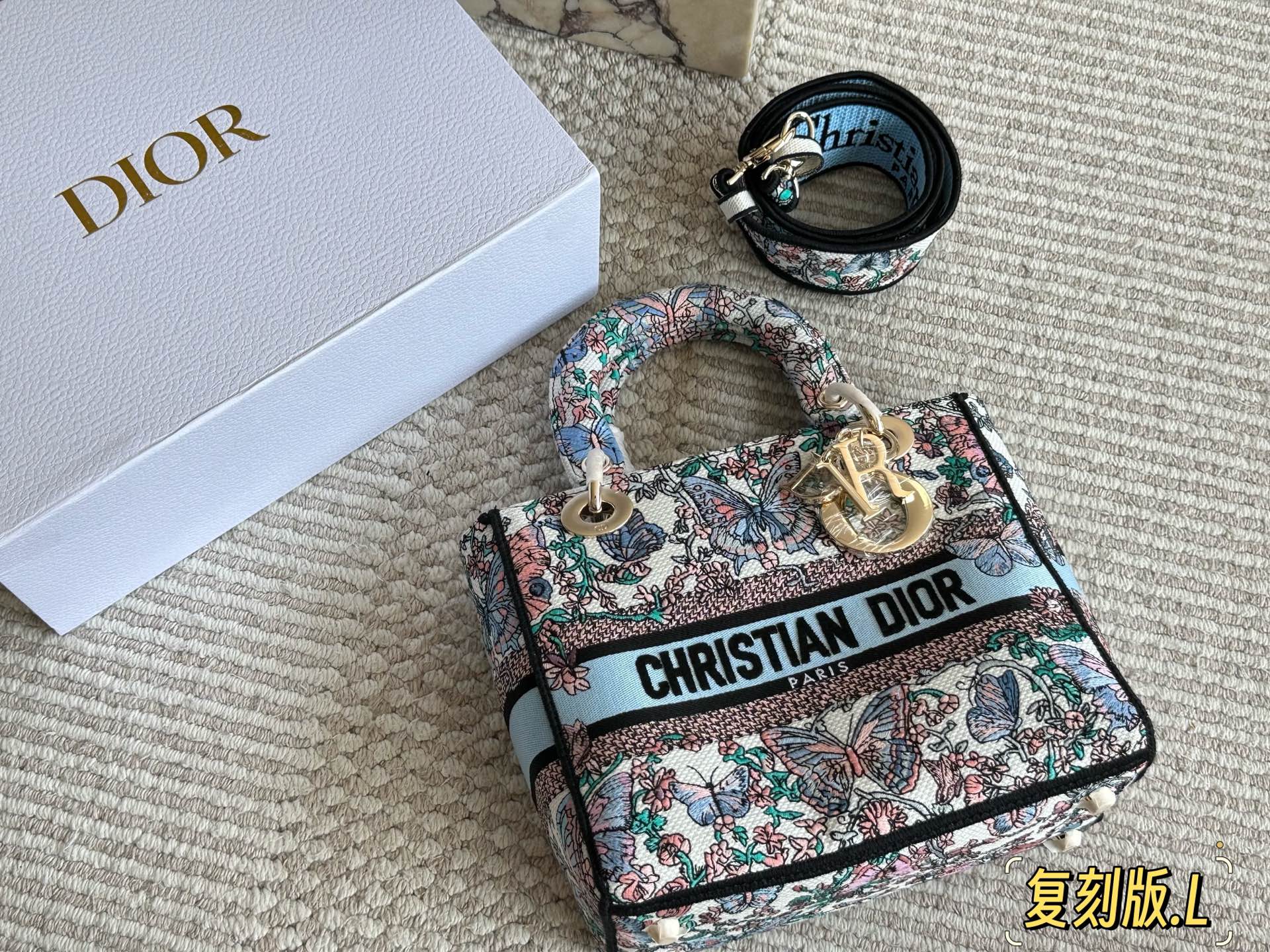 Embroidered Princess bag