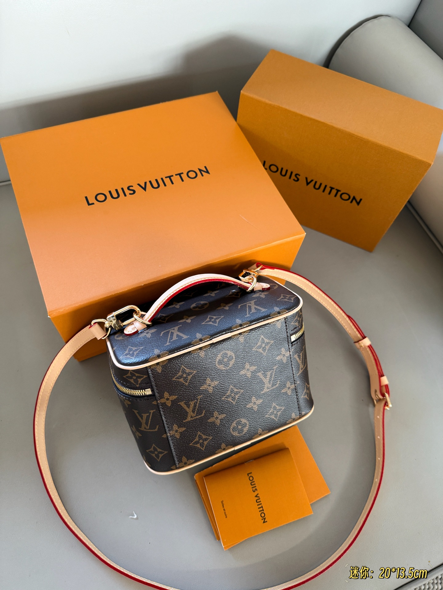 lv vanity mini