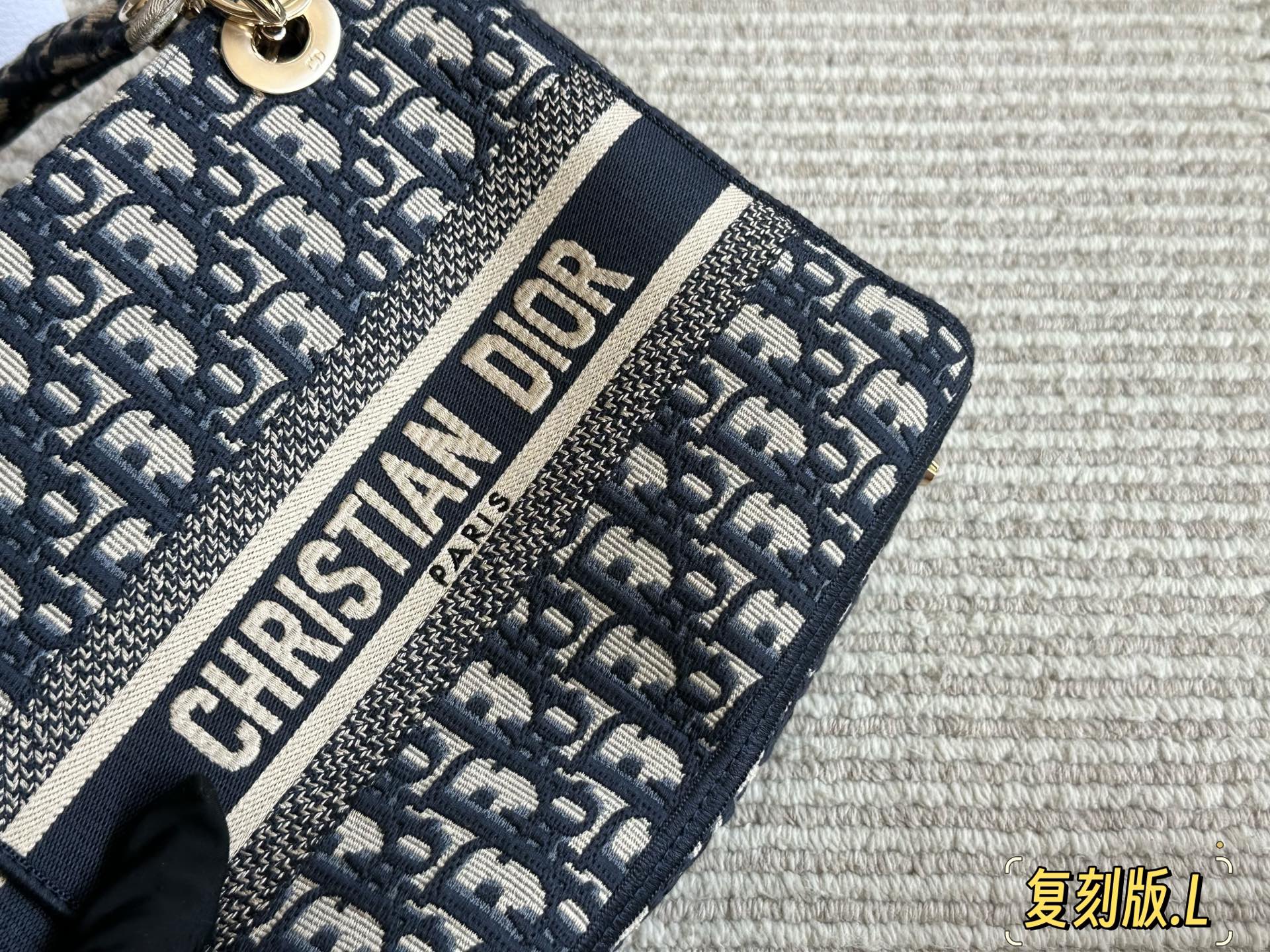 Embroidered Princess bag