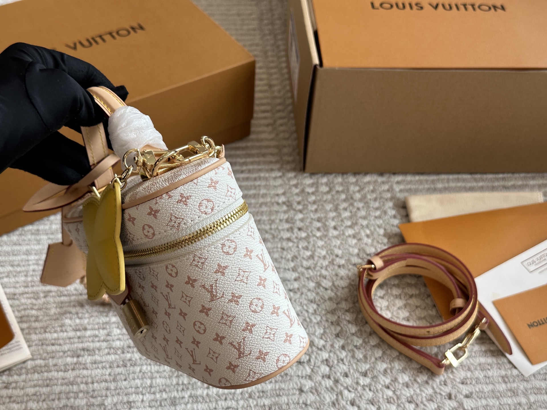 Lv vanity