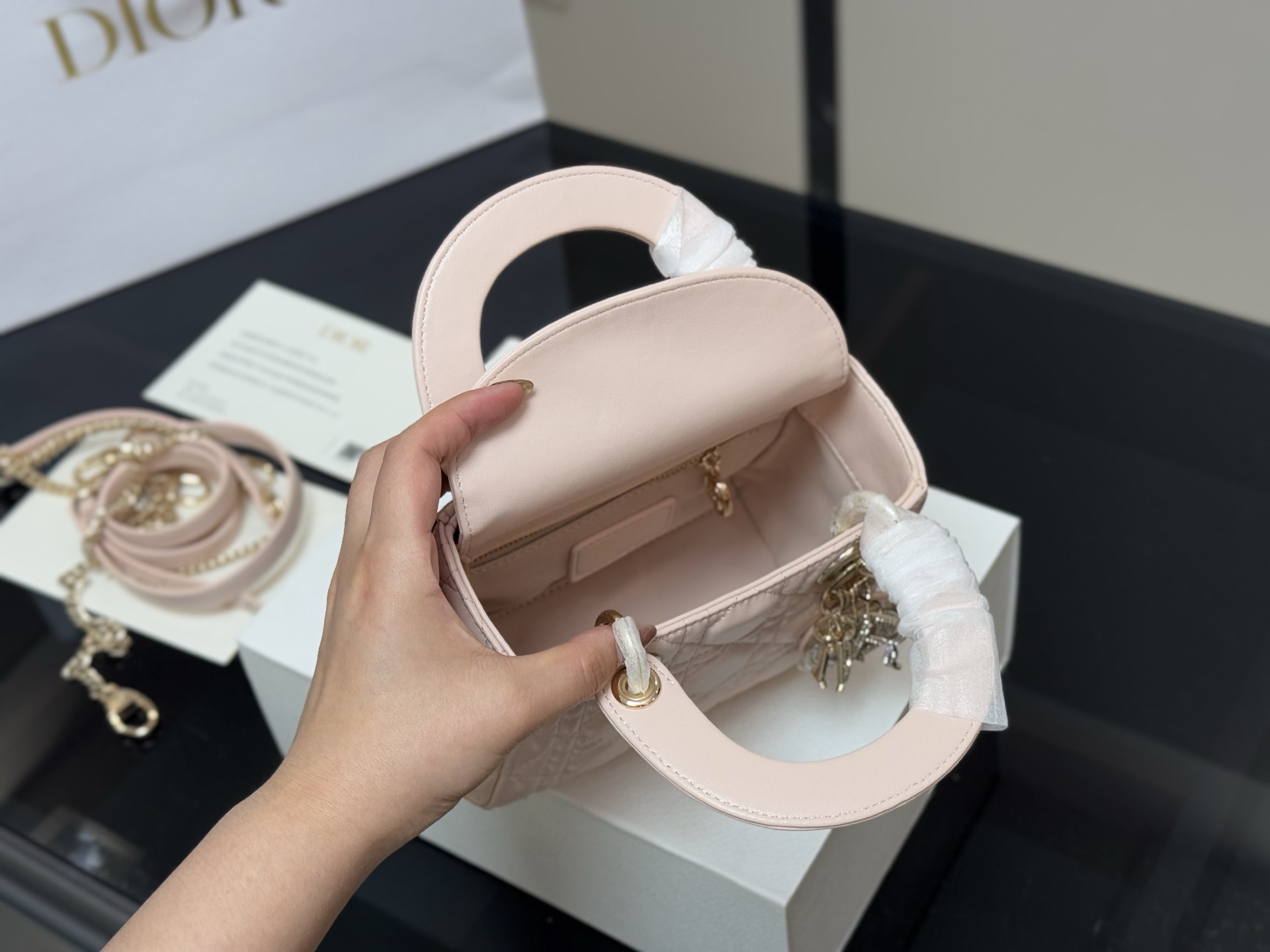 lady d has a diamond buckle