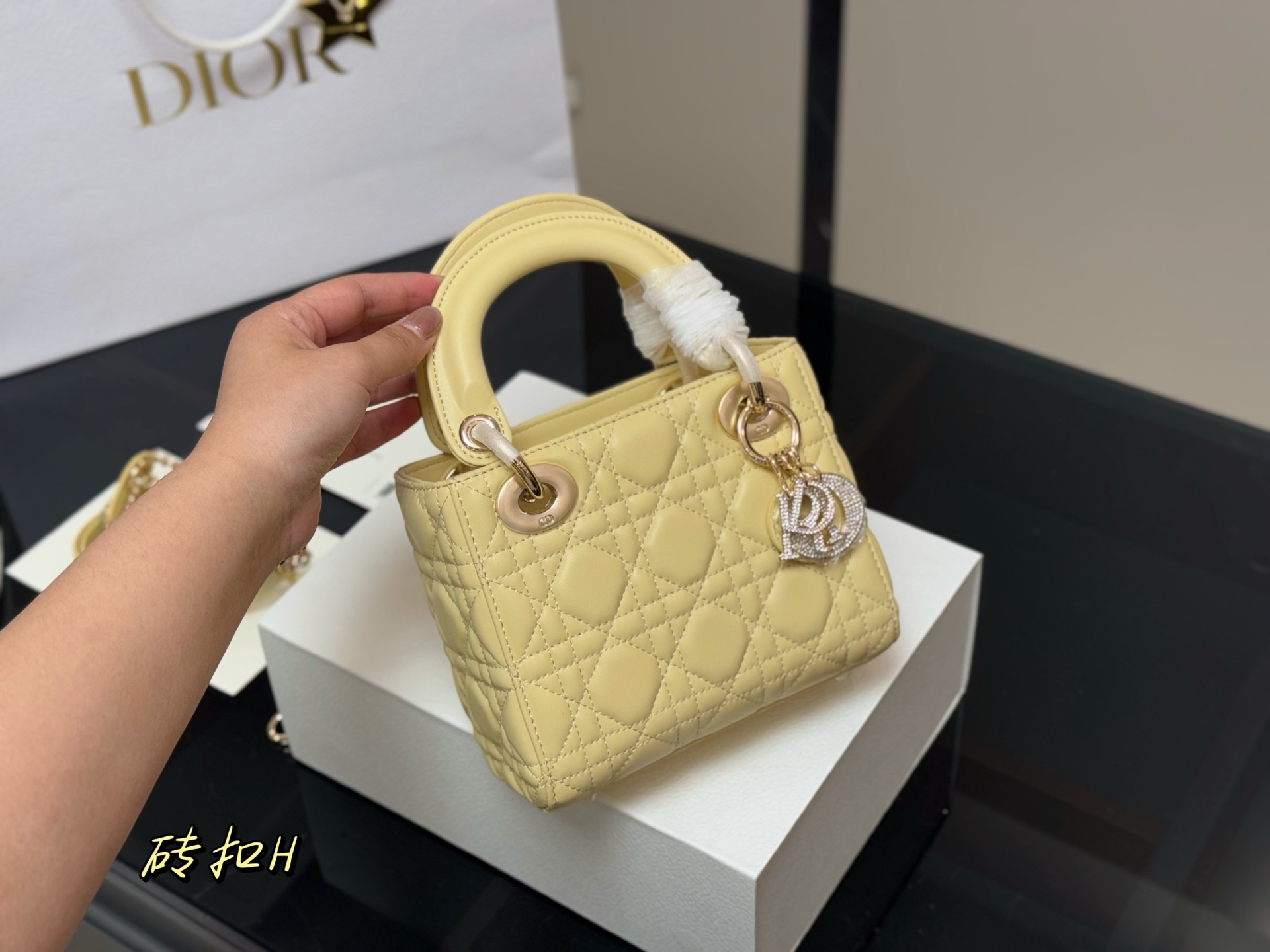 lady d has a diamond buckle