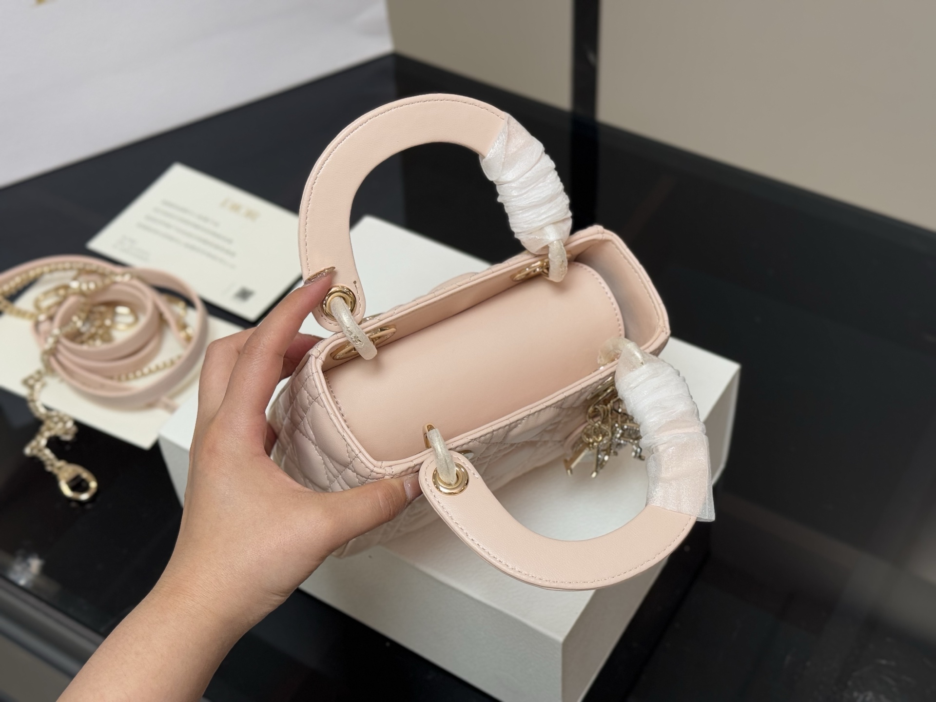 lady d has a diamond buckle