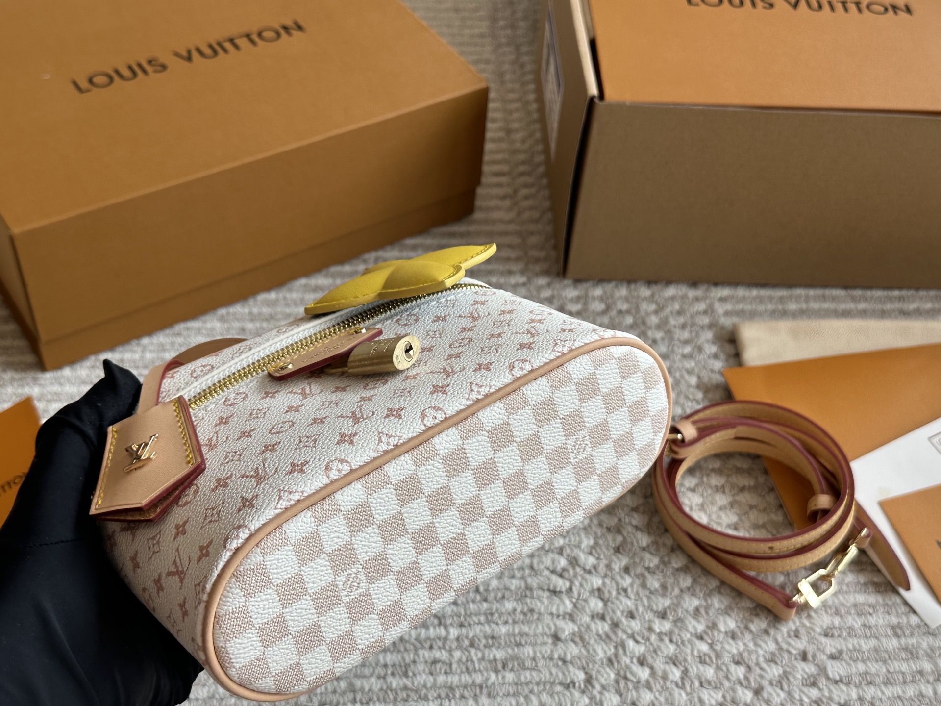 Lv vanity