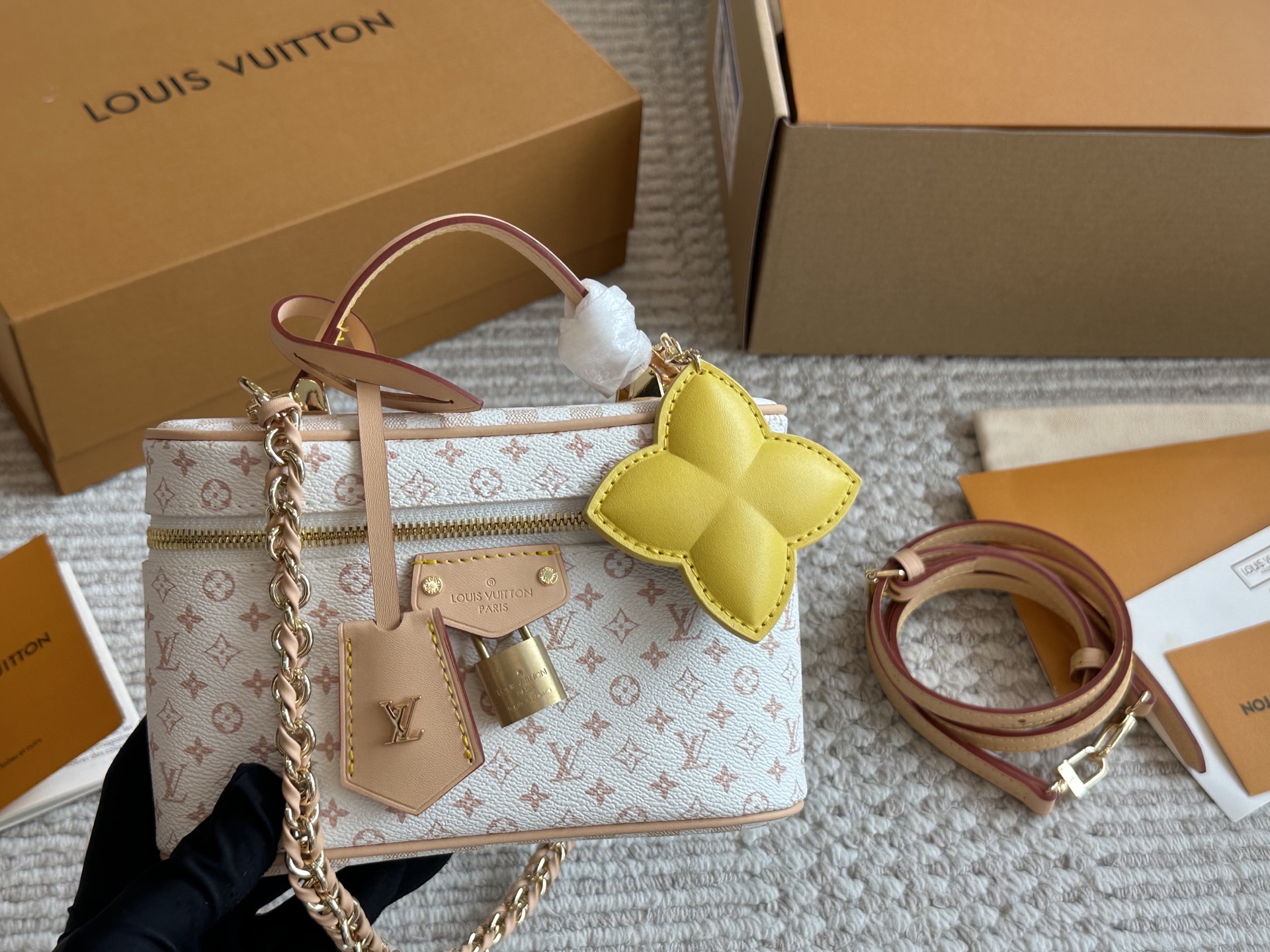 Lv vanity