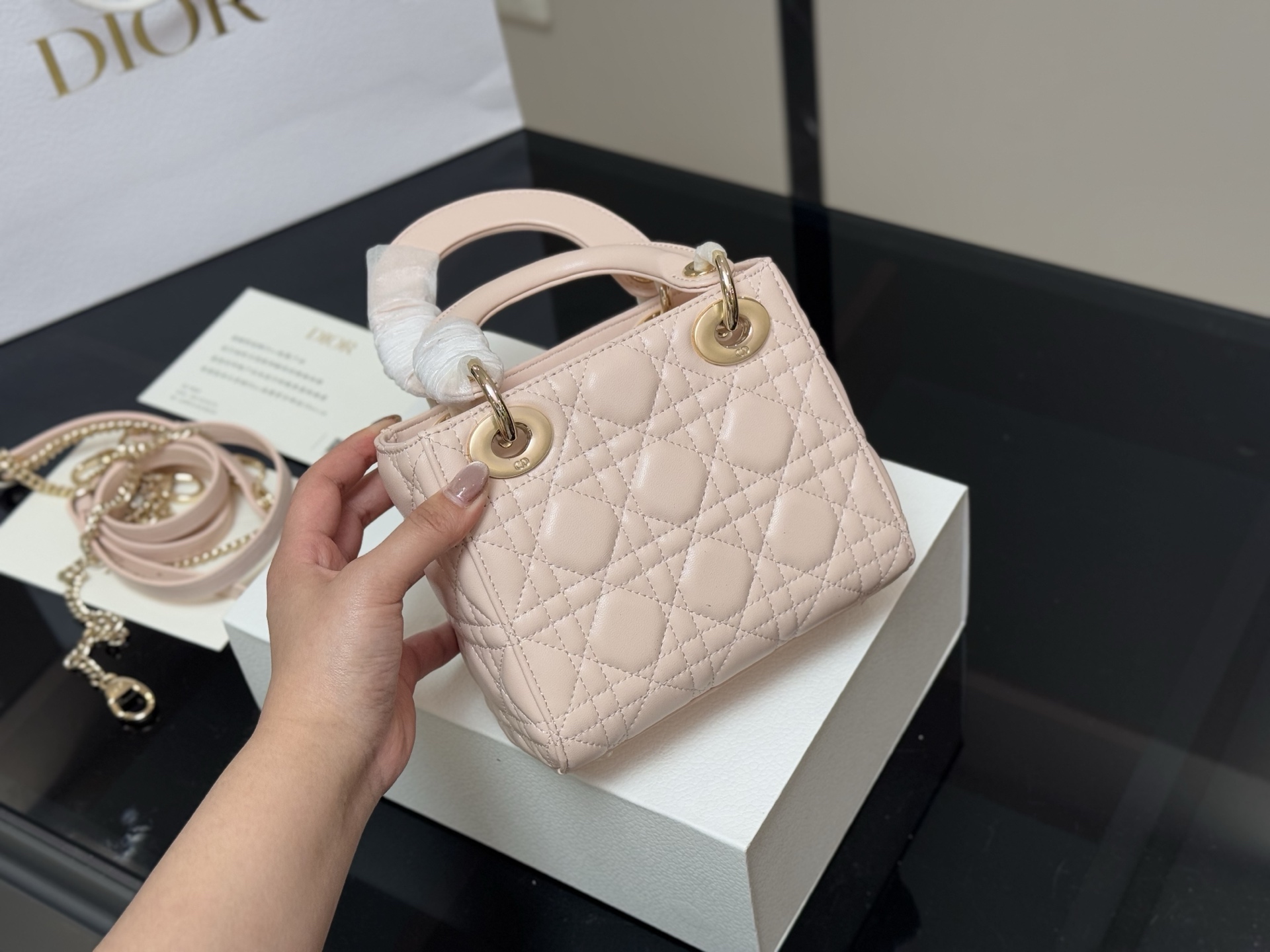 lady d has a diamond buckle