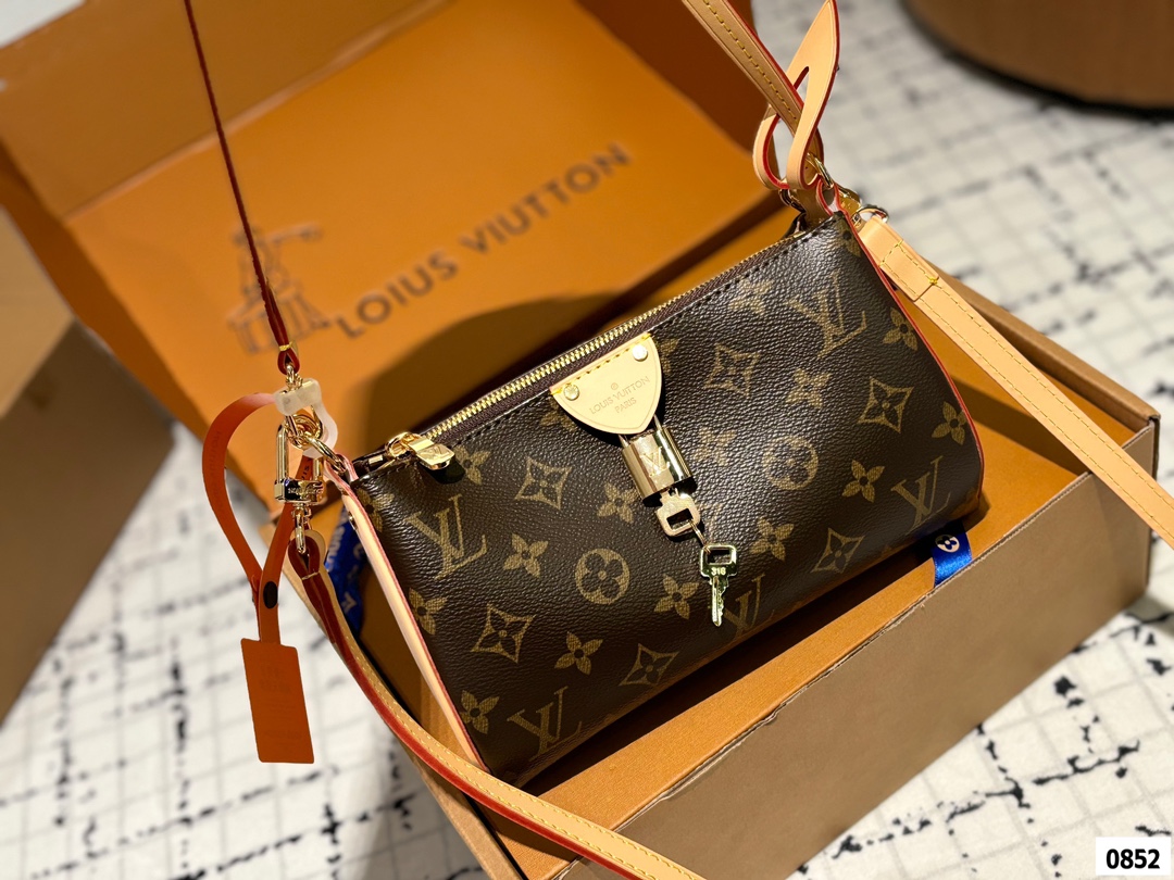 Lv pochette