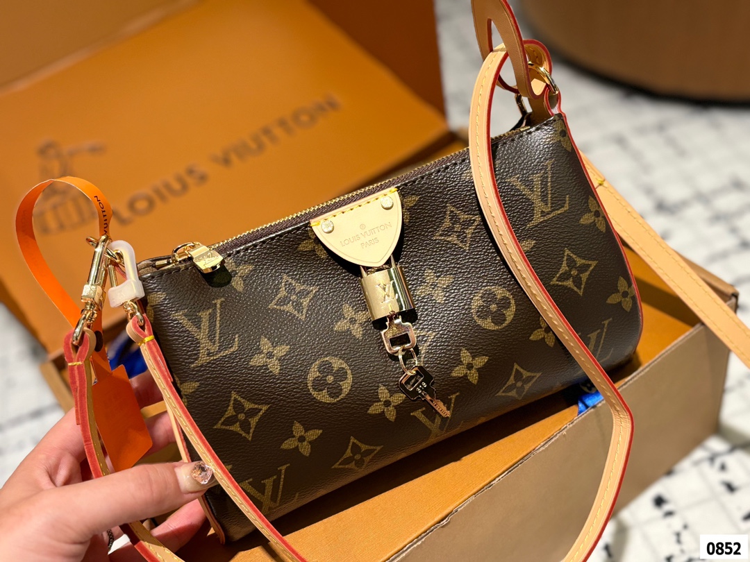 Lv pochette