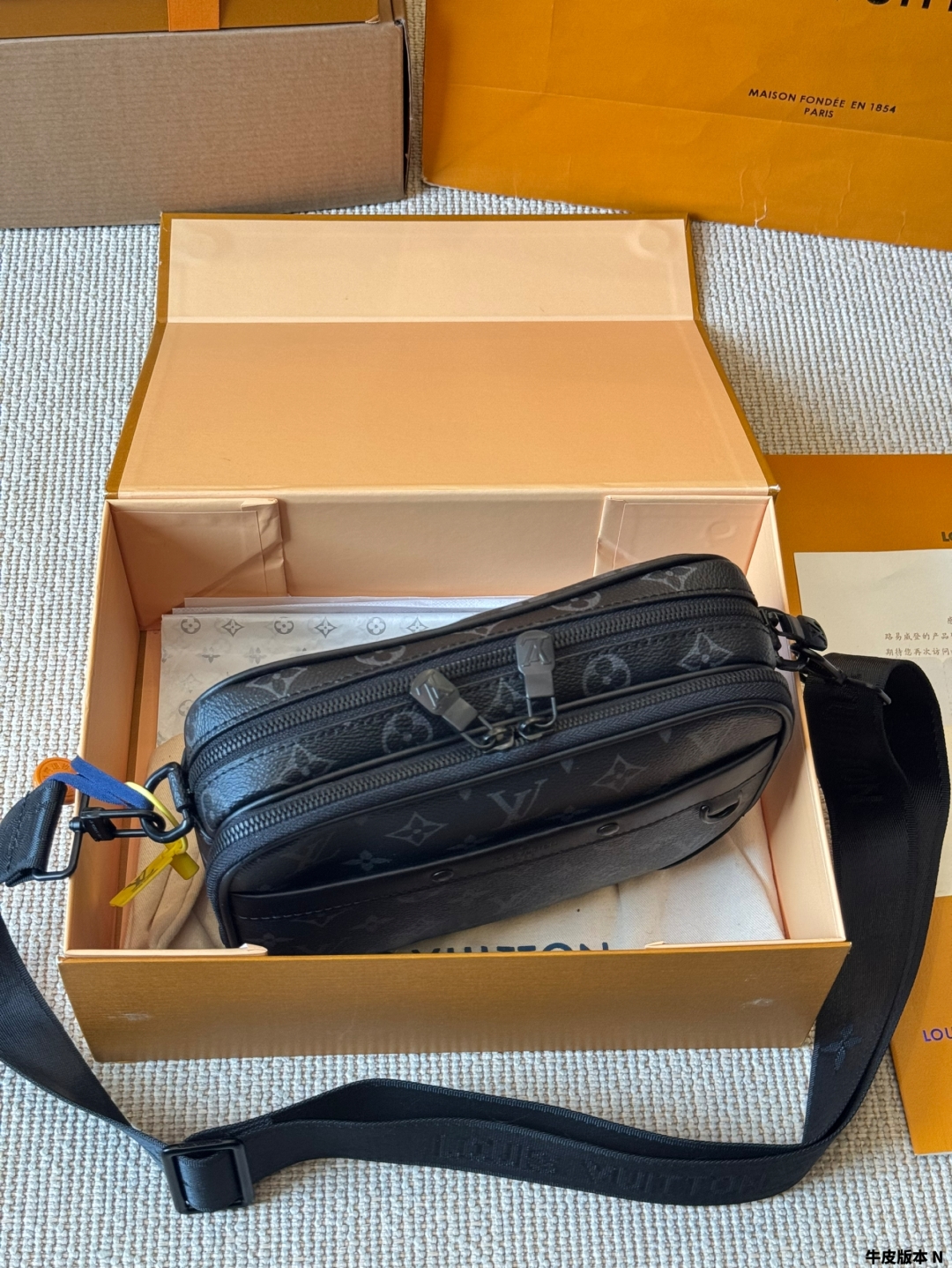 Lv Alpha messenger bag