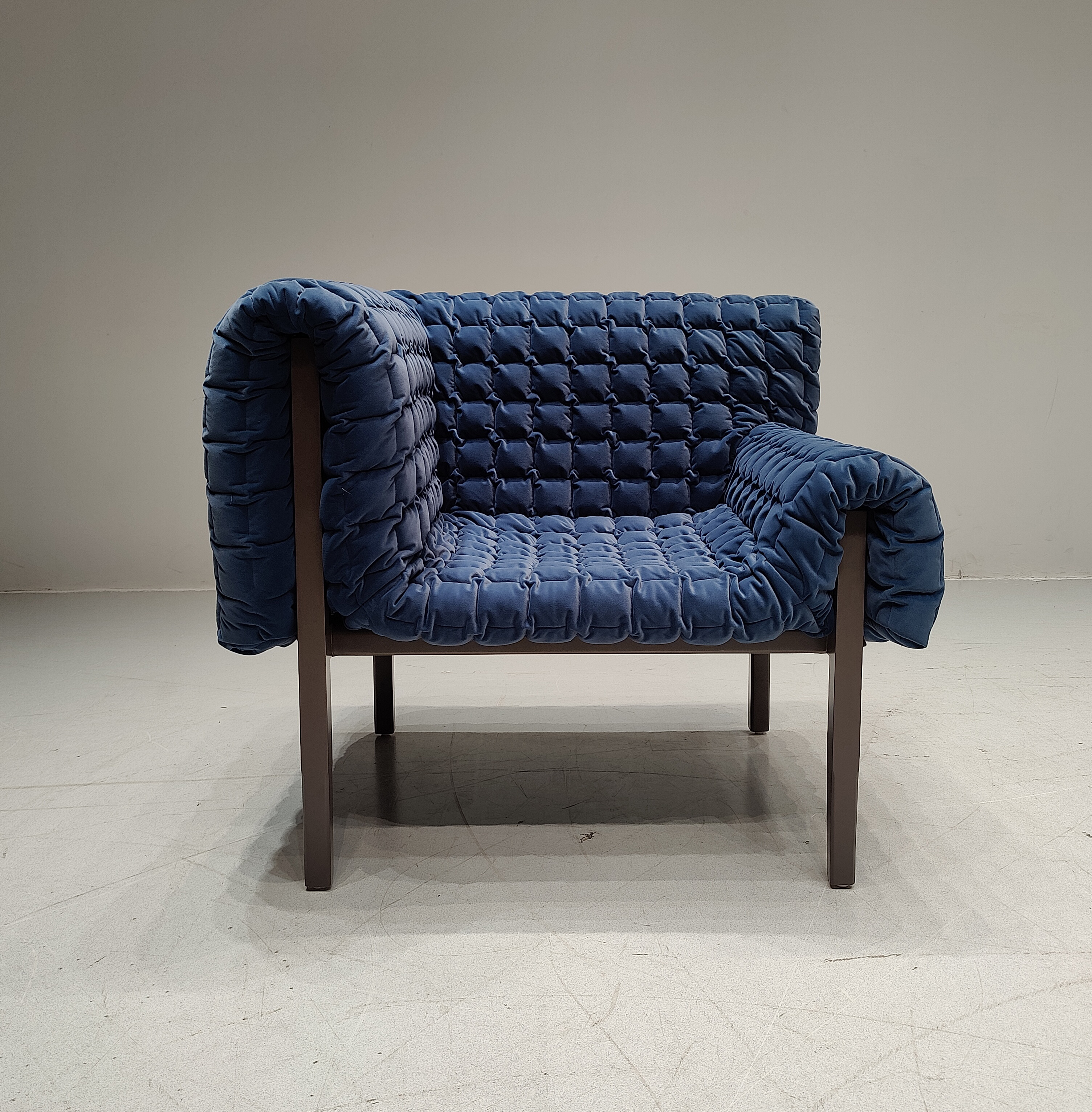 Italian minimalist designer Ruche Bella leisure chair, small living room straight row single sofa chair, living room combination fabric couch.