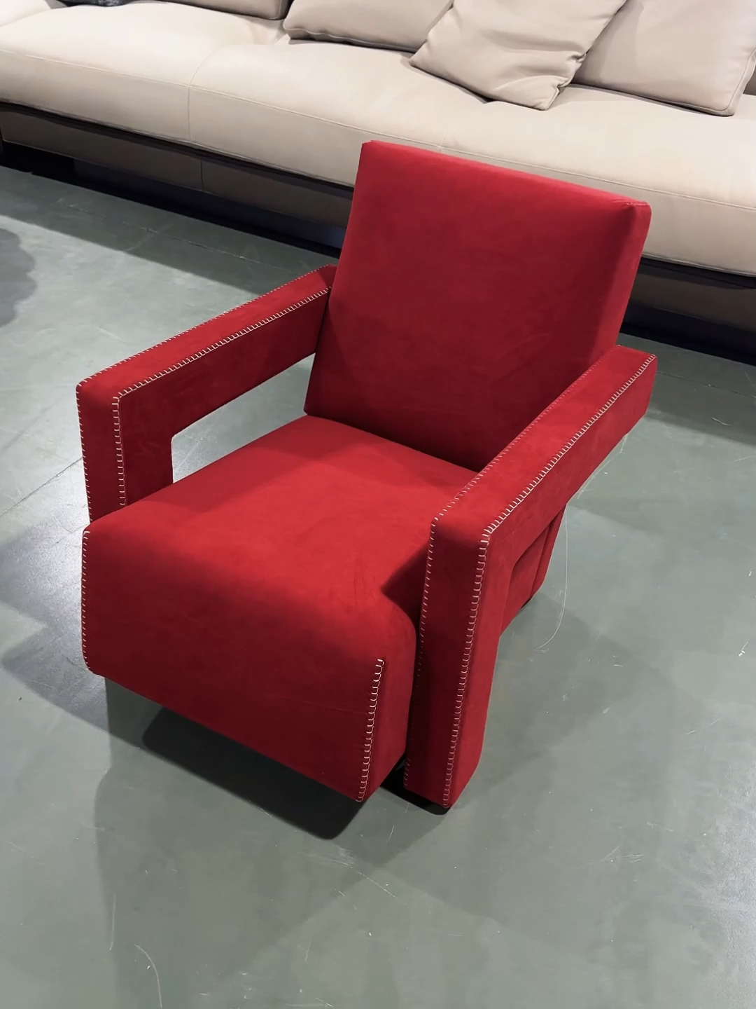 Italian minimalist Utrecht armchair, designer velvet sofa chair, small-sized single chair, balcony bedroom leisure seven character chair, reading floor chair.