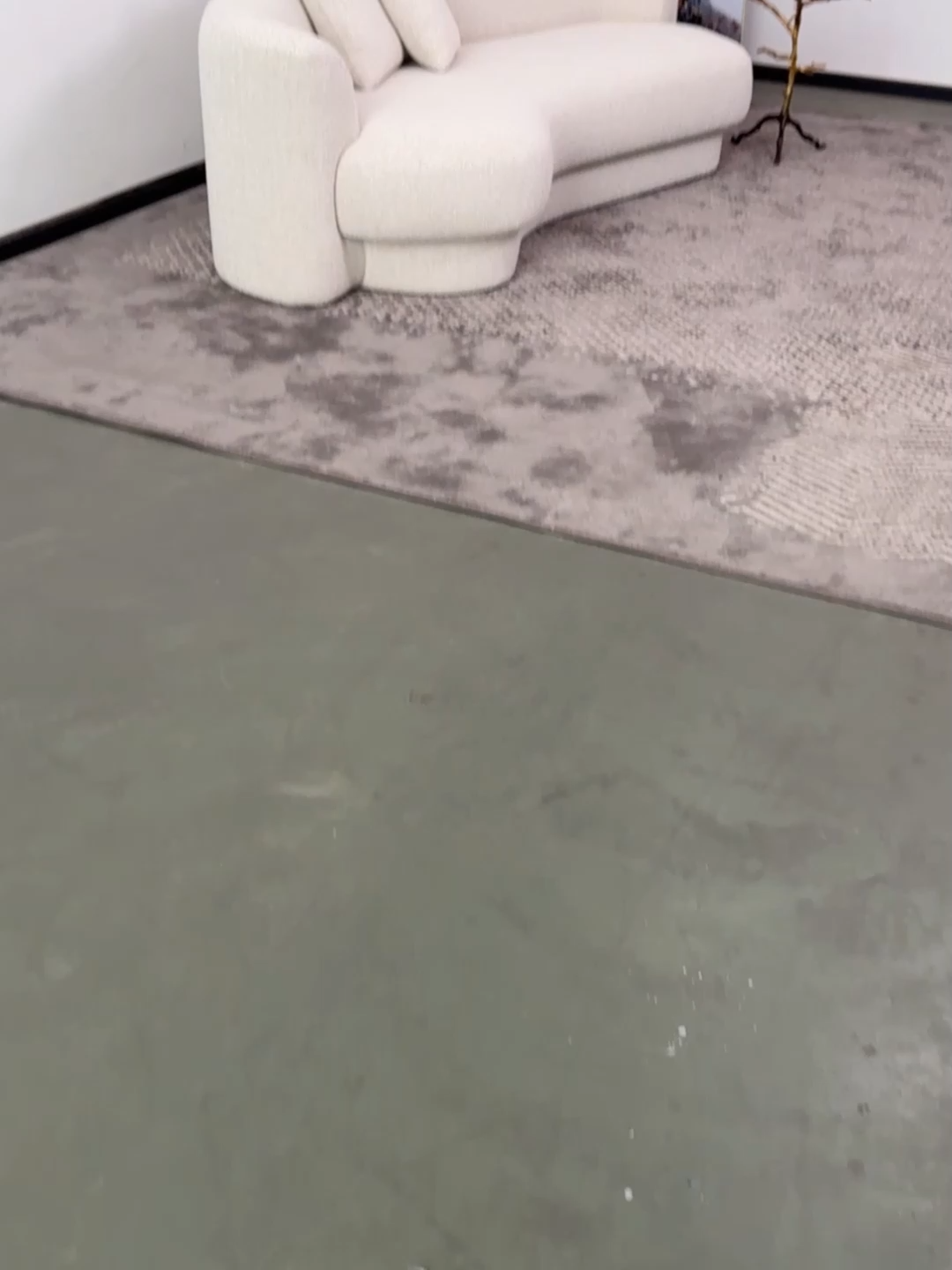 Modern minimalist shaped sofa, French retro style living room couch, small-sized curved fabric three seater sofa.