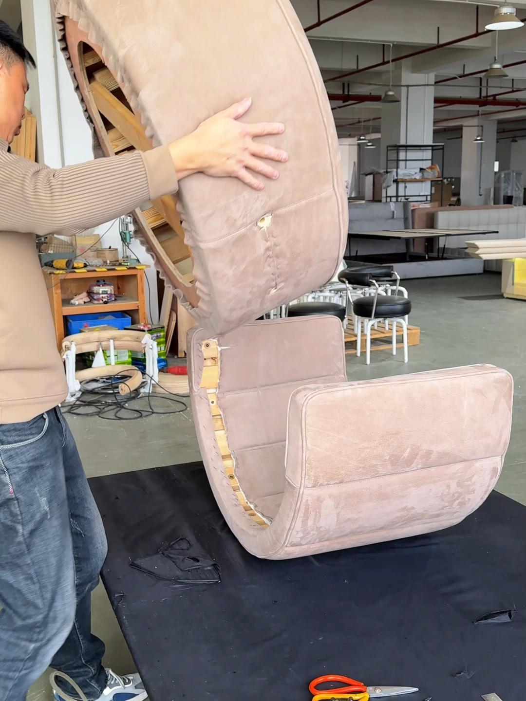 Tony chairItalian modern minimalist leisure lounge chair, Italian luxury Torii full leather single sofa, comfortable fabric living room leisure sofa chair.