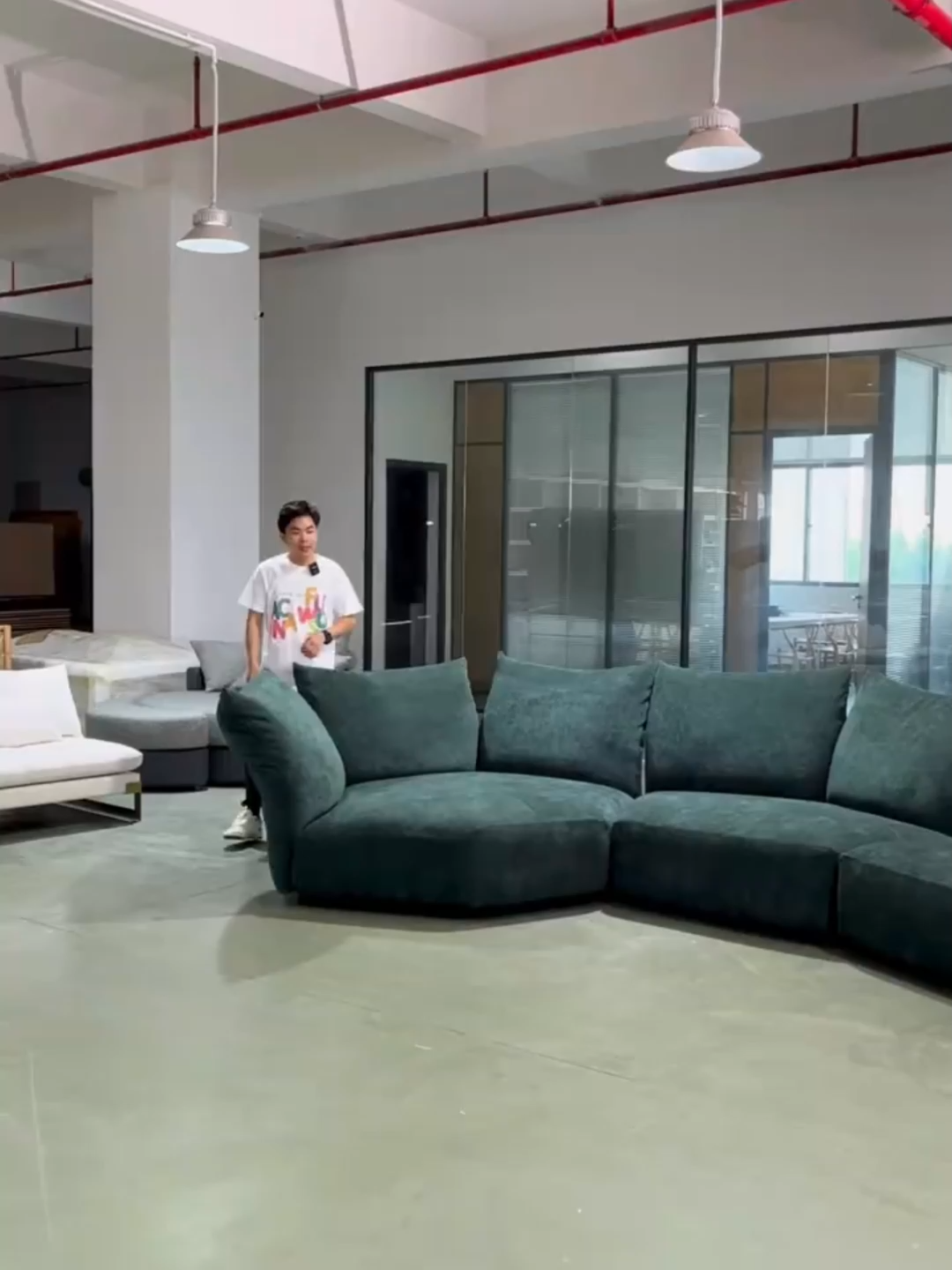 Modern minimalist Standard petal sofa, high-end chenille velvet fabric curved corner sofa, villa large living room all steel frame structure module combination couch