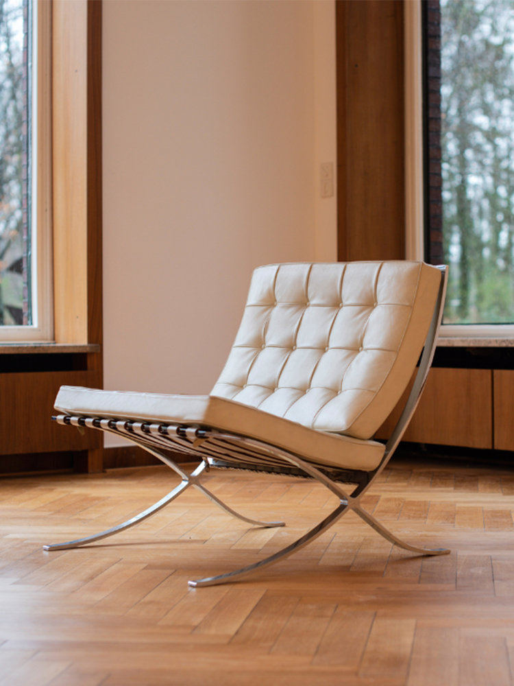 Italian minimalist Barcelona leisure chair, Nordic modern living room classic single sofa chair, all leather stainless steel reading chair.