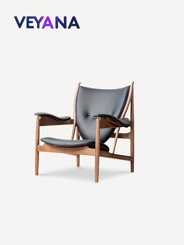 Italian minimalist Chieftains Chair, North American white wax wood solid wood leather single sofa chair, retro style living room bedroom leisure lounge chair.