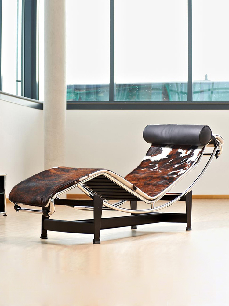 Italian designer LC4 Chaise Lounge, luxurious top layer cow fur, living room balcony single sofa lounge chair, retro style lazy lunch chair.