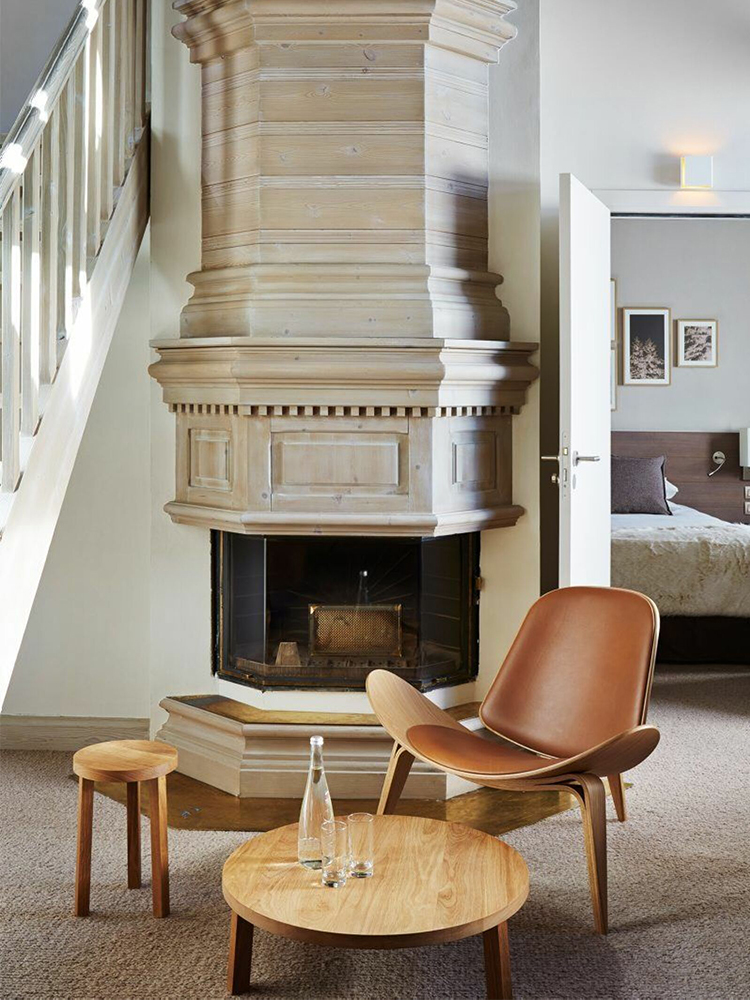 Modern Nordic style Shell Chair sofa chair, creatively designed living room solid wood leisure chair, cow fur leather single seat sofa chair.