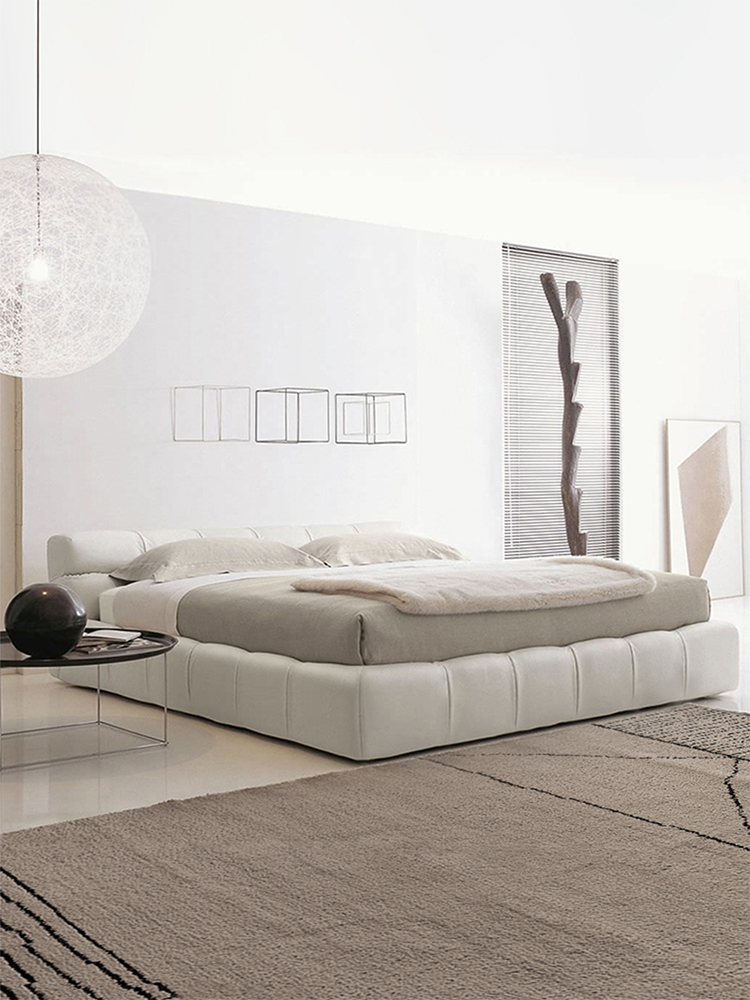 Italian minimalist Tufty bed, puff leather bed, master bedroom 1.8-meter fabric double bed, French cream style tatami soft bed.