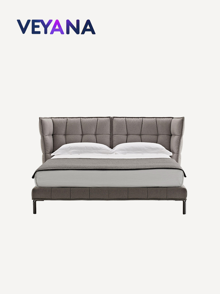 Italian luxury Husk muscle bed, modern bedroom luxury 1.8M leather double bed, high-end hotel room fabric soft bed.