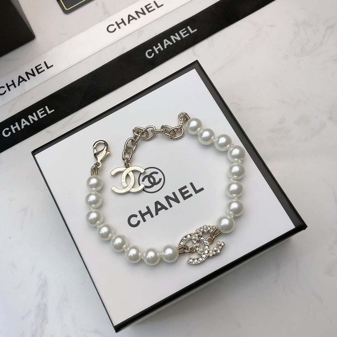 CH Classic Double C Pearl Bracelet  V1517
