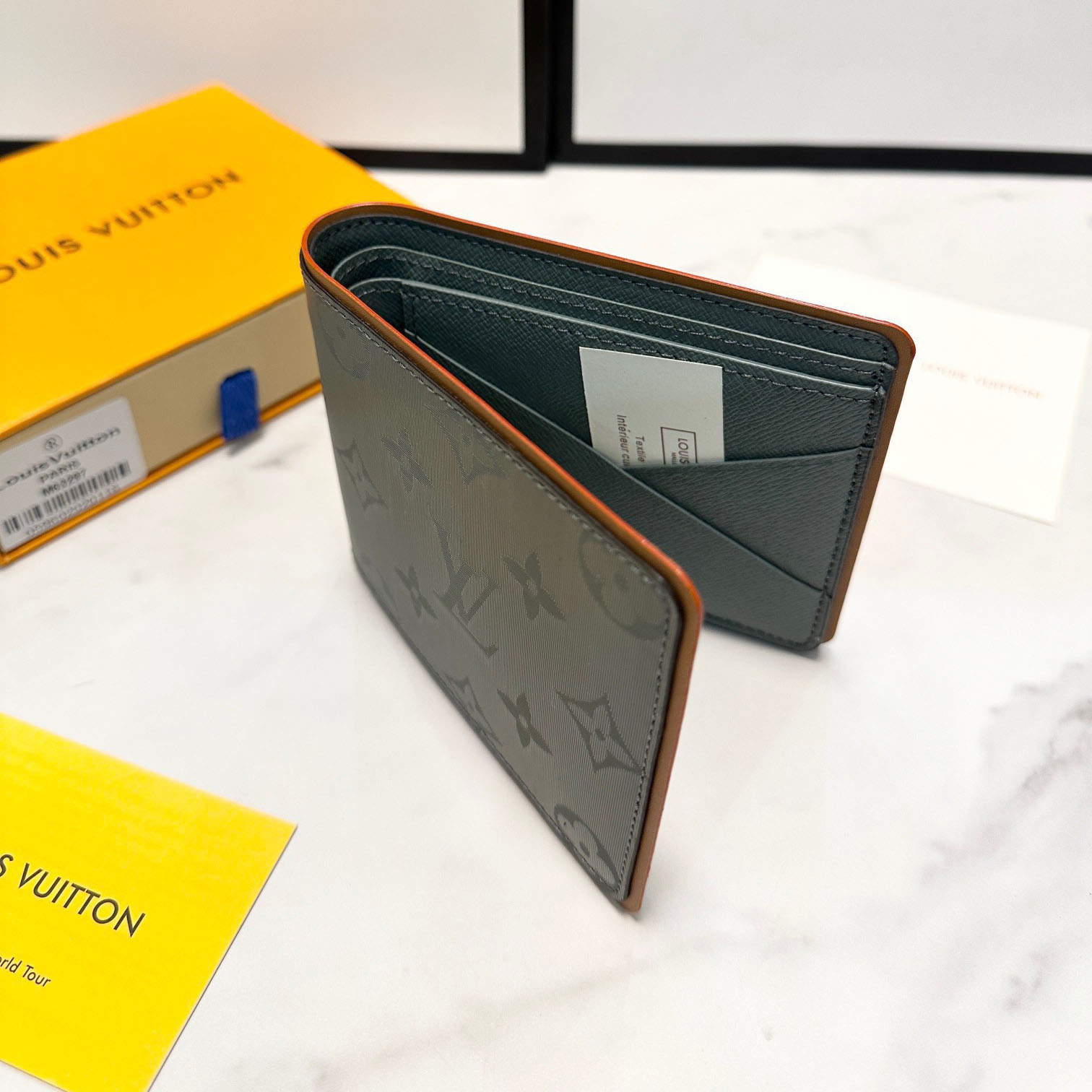 LV Classic Short Bifold Wallet V1501