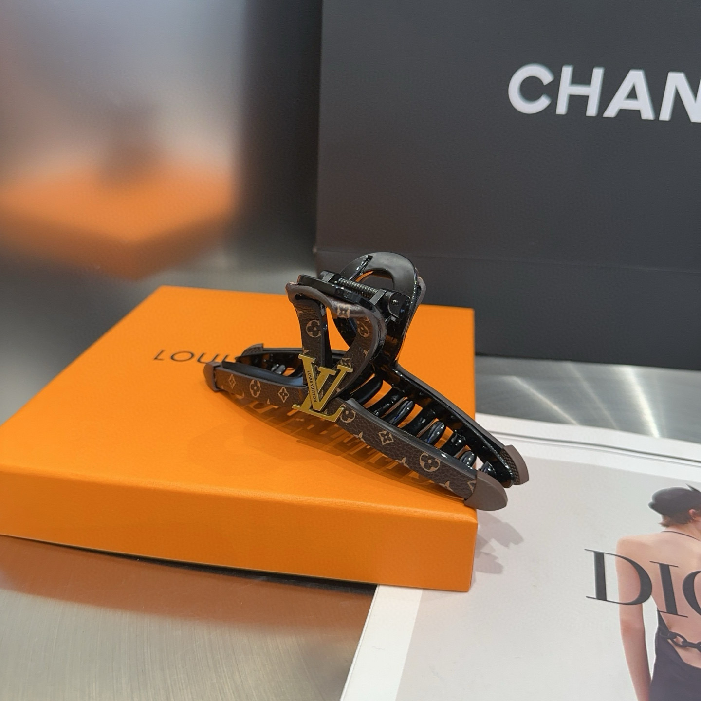 LV Classic Color New Hairpin V1401