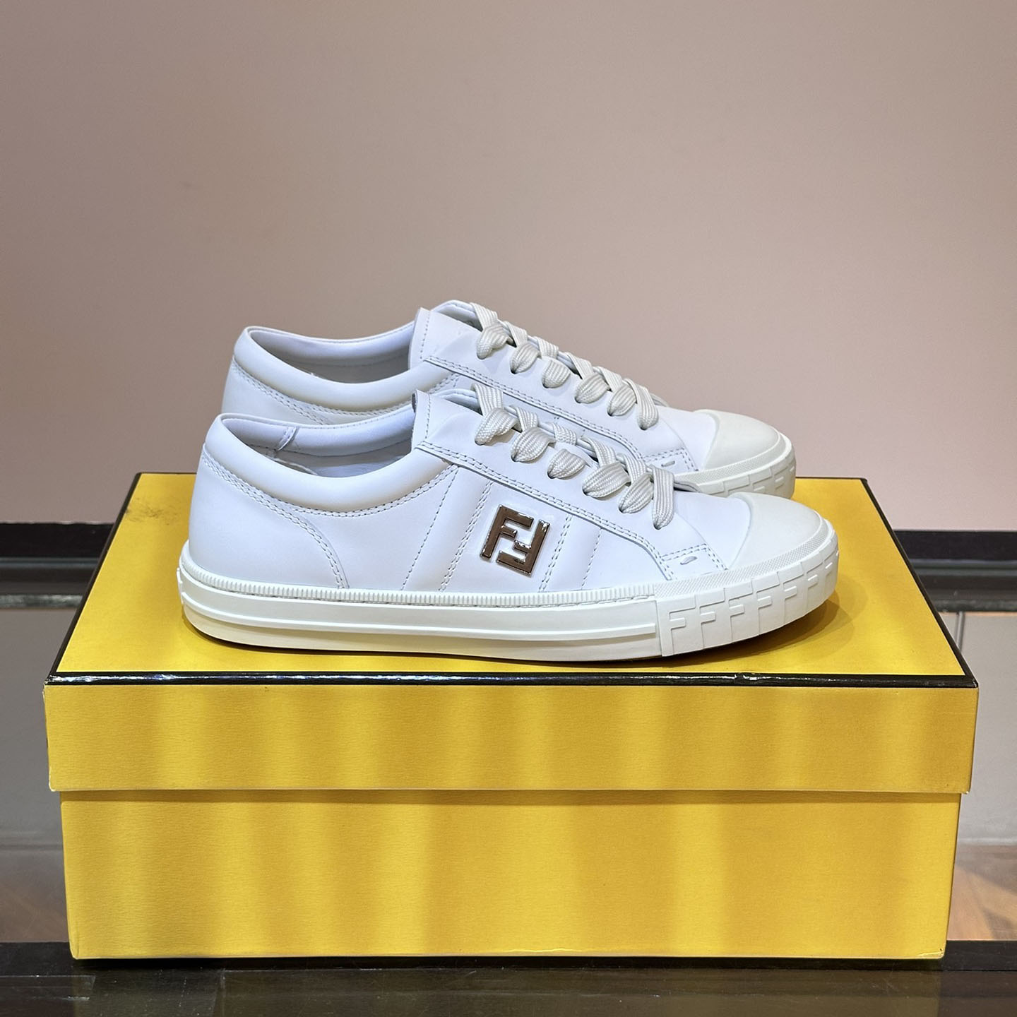 FD Domino Low-Top Casual Sneakers V1804