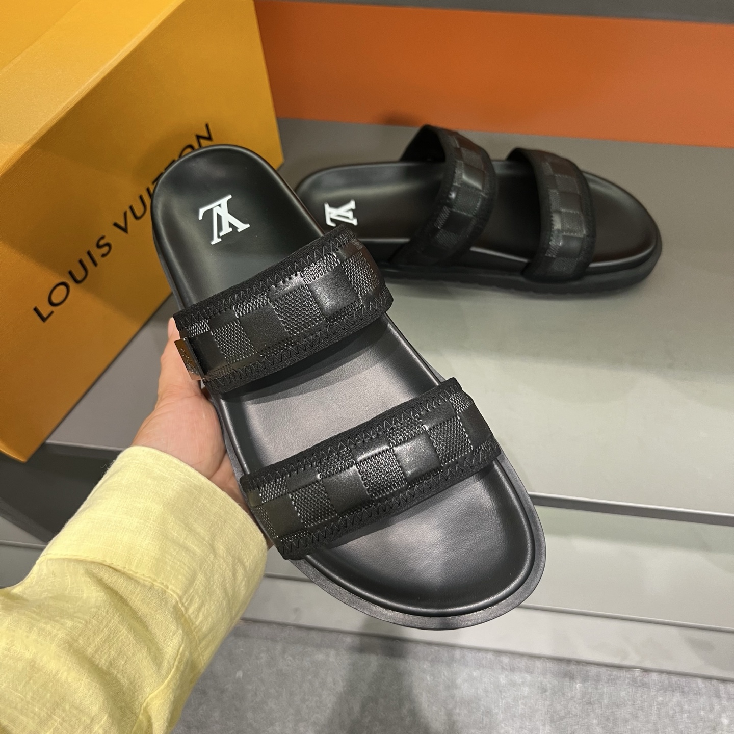 LV Classic Color Men's Slippers V1704