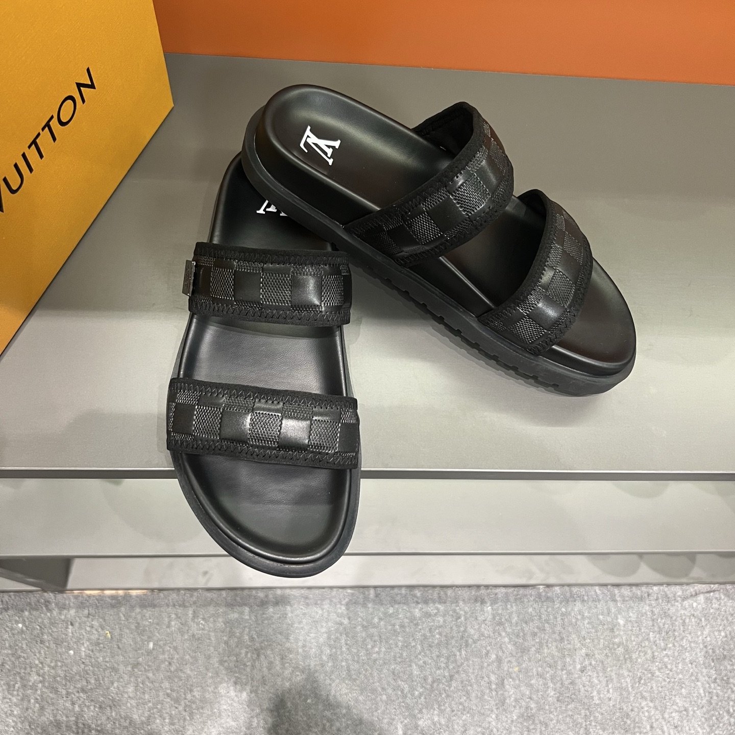 LV Classic Color Men's Slippers V1704