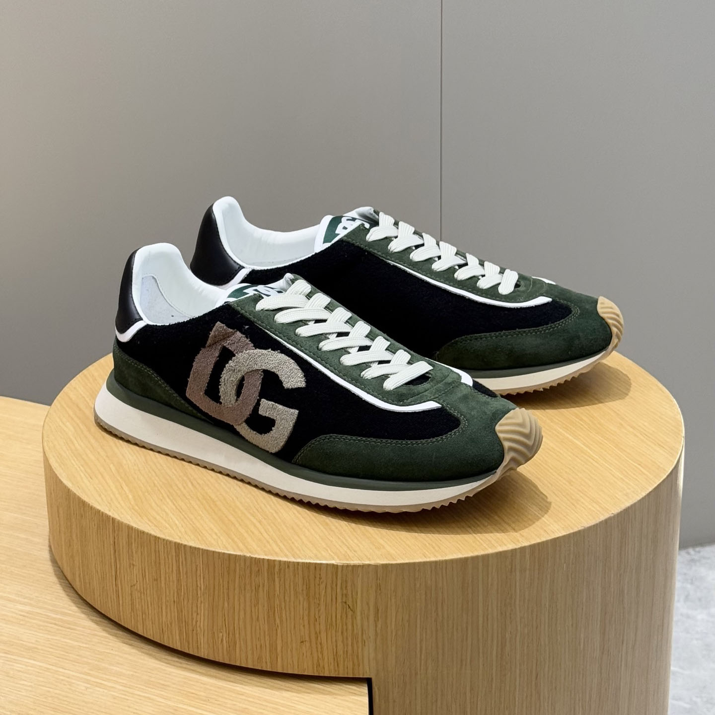 D&G Men's Casual Sneakers V1803